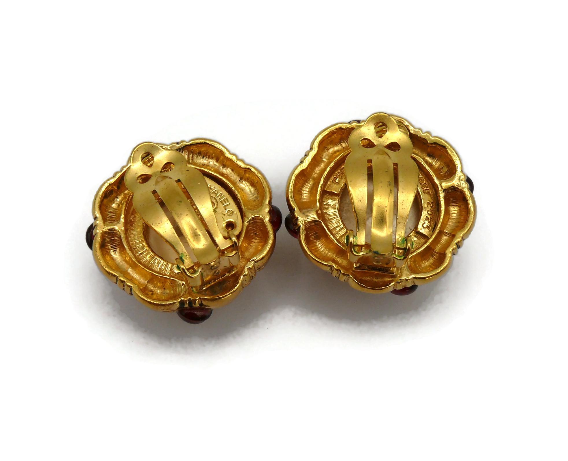 CHANEL Vintage Faux Pearl Gripoix Clip-On Earrings, 1982 For Sale 2