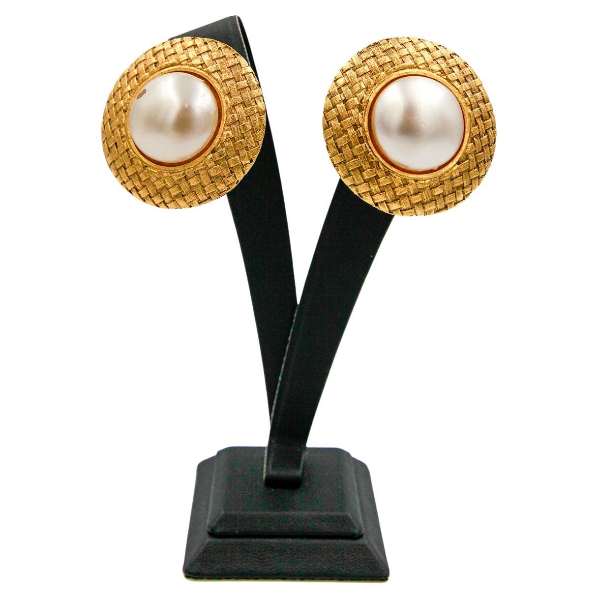 Chanel Vintage Pendientes de clip con perlas de imitación, 1990 en venta