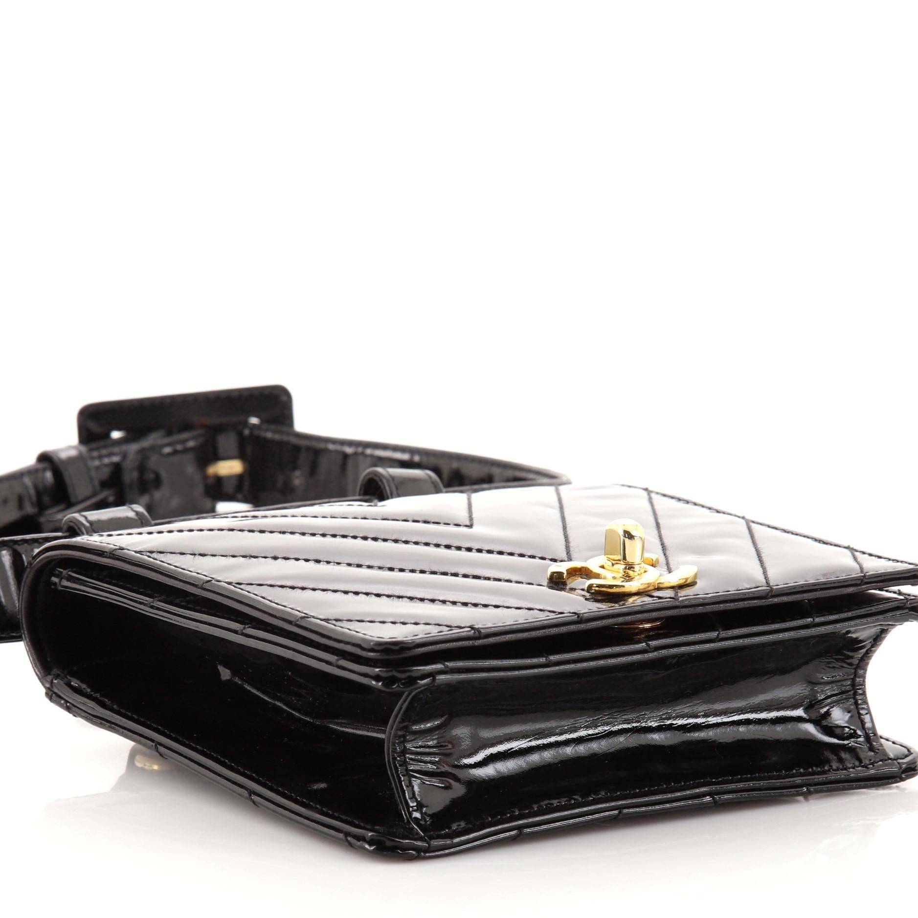Chanel Vintage Riñonera Chevron Charol Pequeña 2
