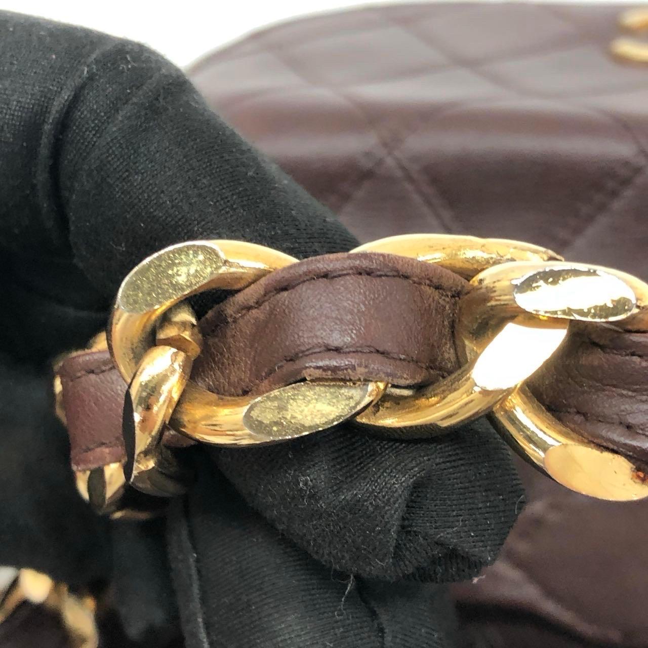Chanel Vintage Flap Gürteltasche Mini Dunkelbraun Lammfell Leder Gold-Ton Hardware im Angebot 12