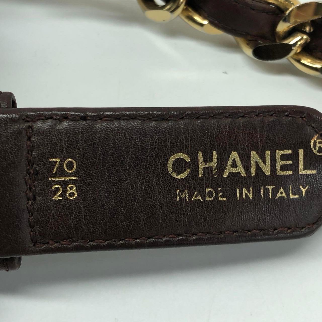 Chanel Vintage Flap Gürteltasche Mini Dunkelbraun Lammfell Leder Gold-Ton Hardware im Angebot 13