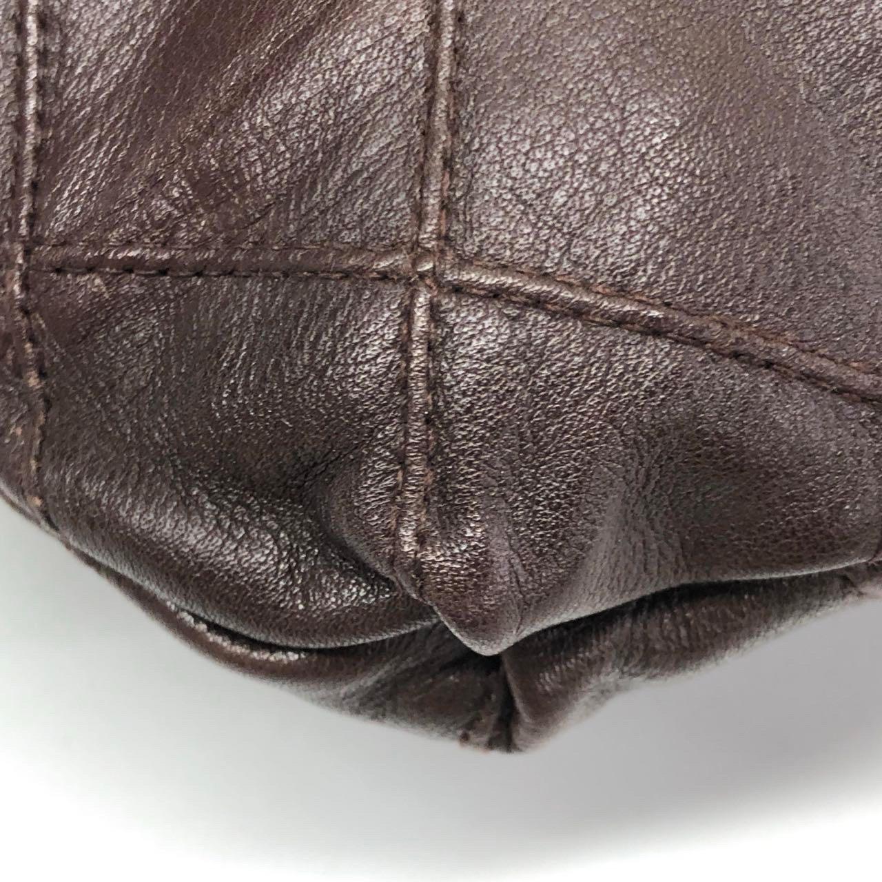 Chanel Vintage Flap Gürteltasche Mini Dunkelbraun Lammfell Leder Gold-Ton Hardware im Angebot 15