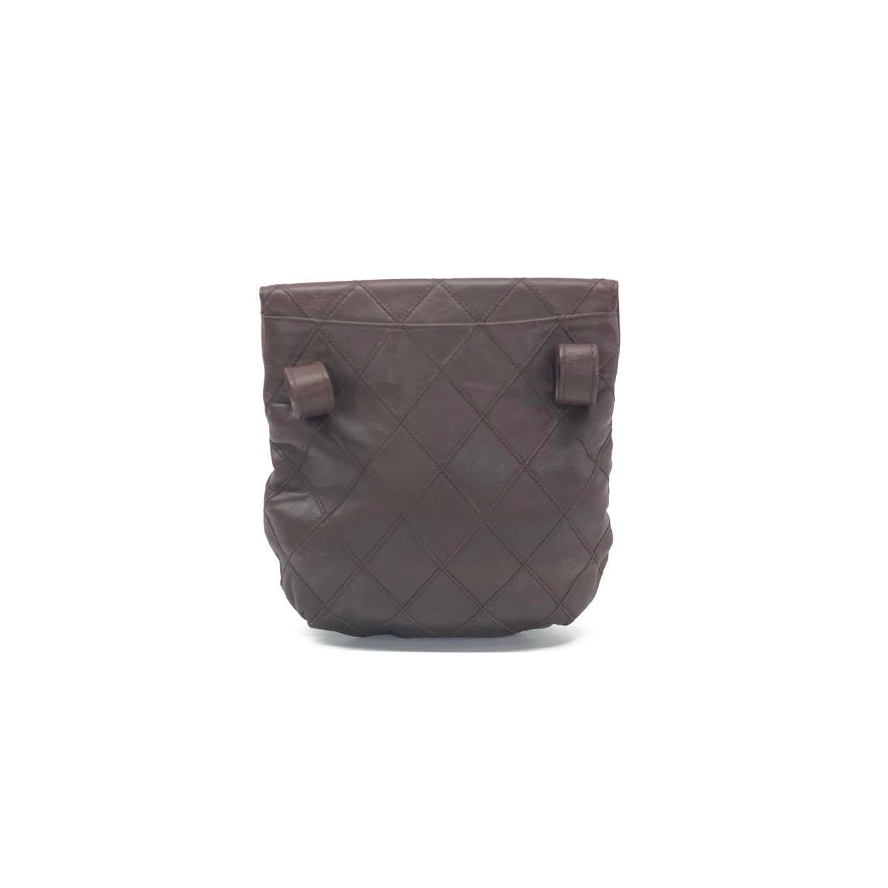 Chanel Vintage Flap Gürteltasche Mini Dunkelbraun Lammfell Leder Gold-Ton Hardware (Grau) im Angebot