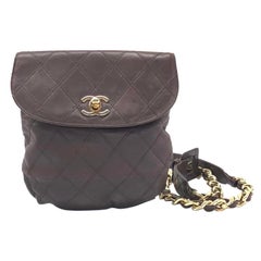 Chanel Vintage Riñonera con solapa Mini Piel de cordero marrón oscuro Herrajes dorados