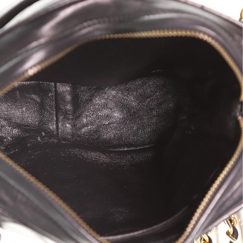 Chanel Vintage Front Pocket Kameratasche aus gestepptem Lammfell Klein für Damen oder Herren