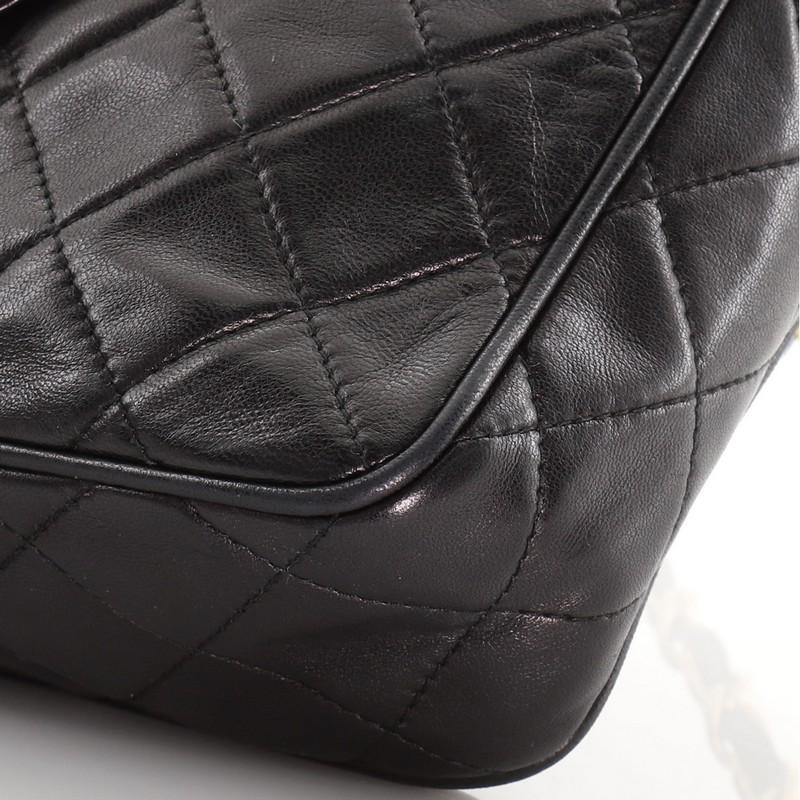 Chanel Vintage Front Pocket Kameratasche aus gestepptem Lammfell Klein 1