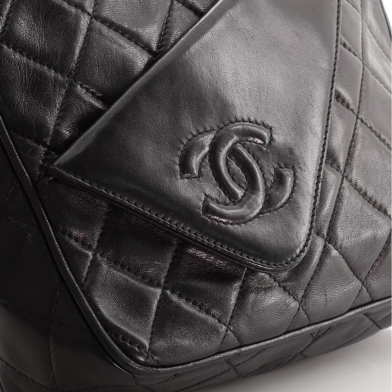 Chanel Vintage Front Pocket Kameratasche aus gestepptem Lammfell Klein 2