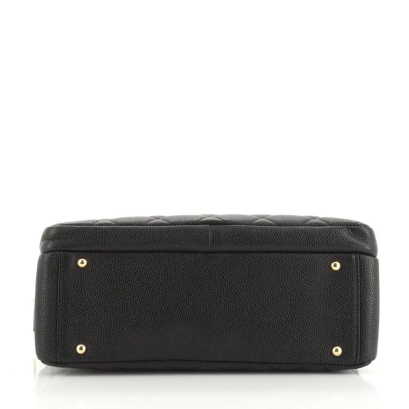 Women's or Men's Chanel Vintage Front Pocket Shoulder Bag Quilted Caviar Small