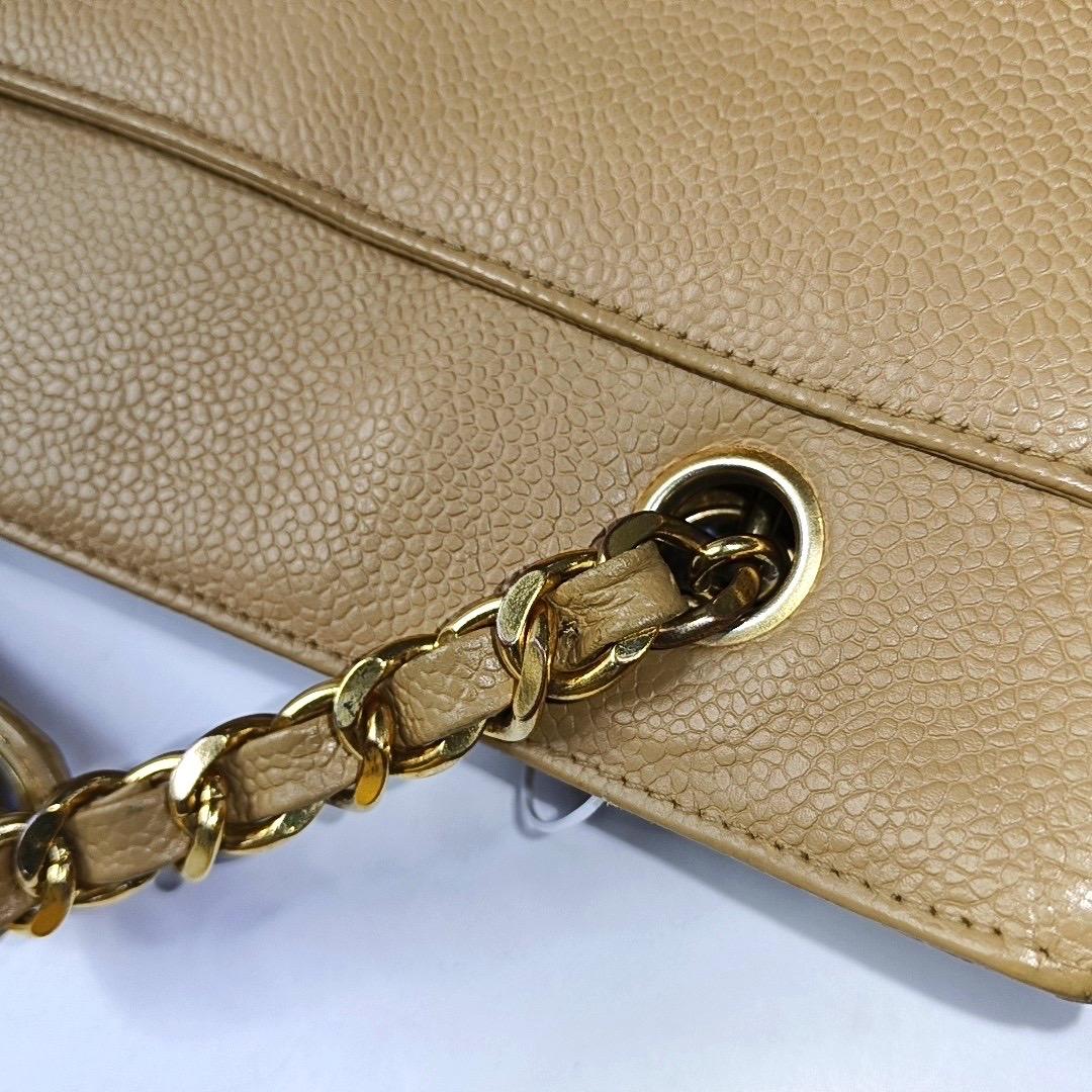 Chanel Vintage Front Pocket Tote Beige Caviar Leather Double Gold Chain For Sale 5