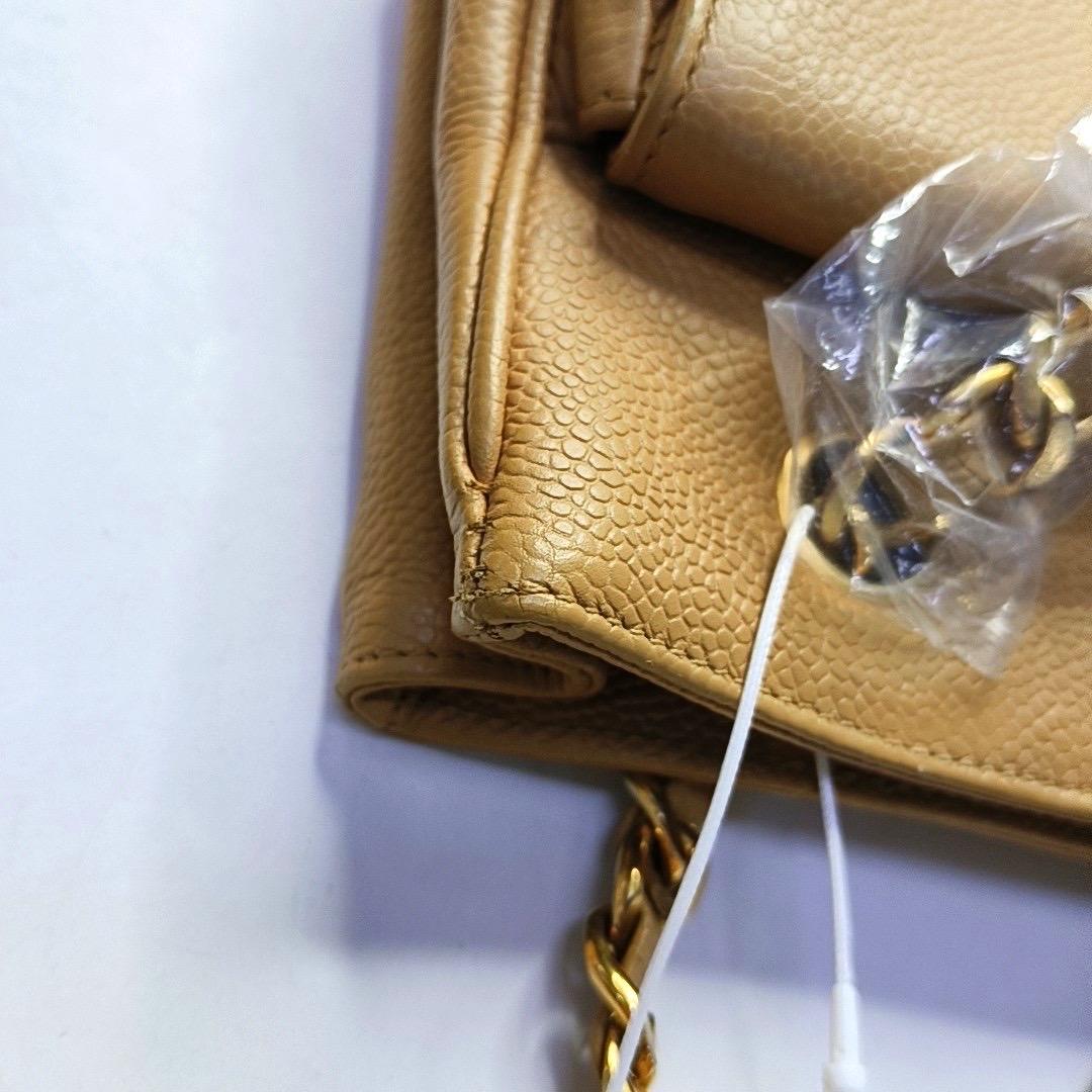 Chanel Vintage Front Pocket Tote Beige Caviar Leather Double Gold Chain For Sale 6