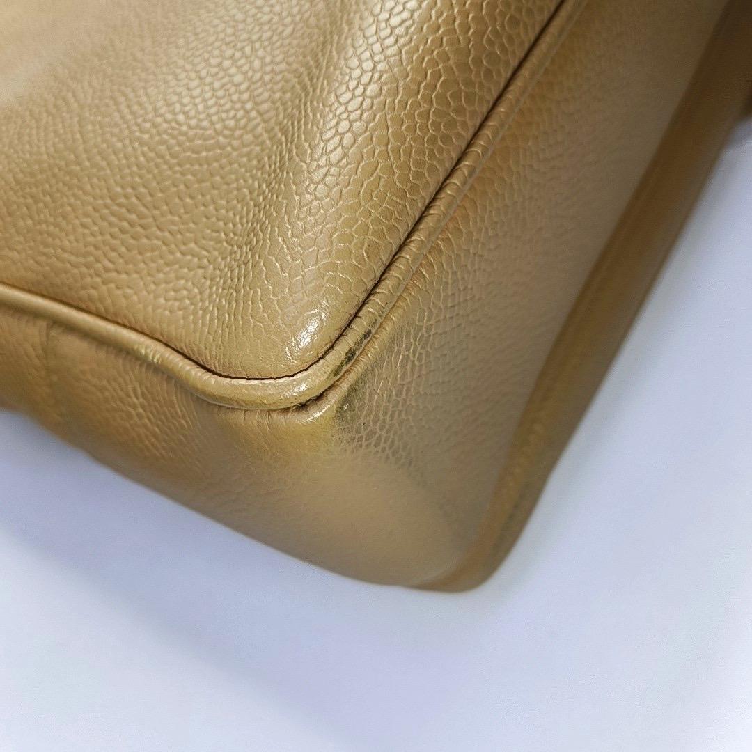 Chanel Vintage Front Pocket Tote Beige Caviar Leather Double Gold Chain For Sale 2