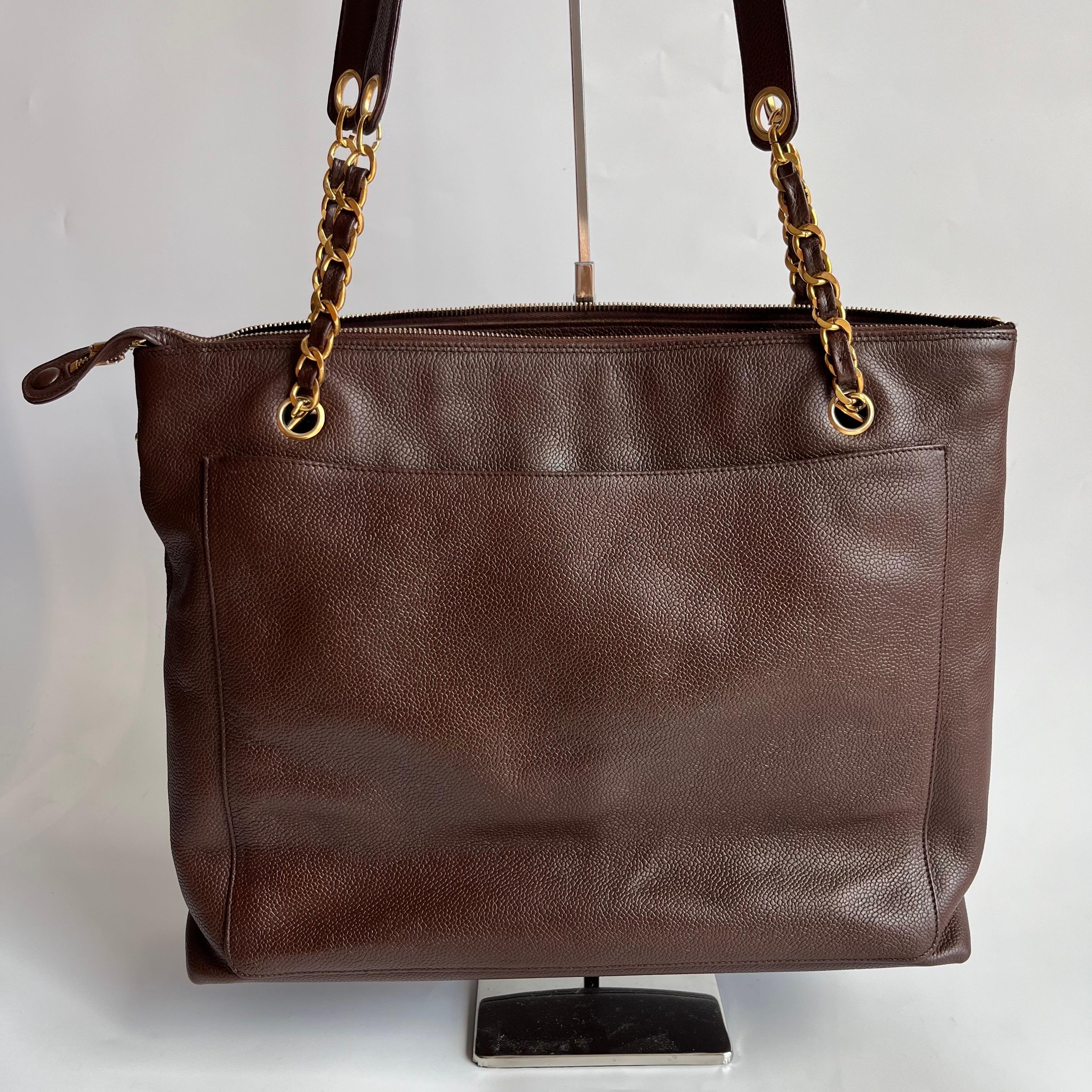 Chanel Vintage Front Pocket Tote Chocolate Brown Caviar Leather Double Gold Leat In Good Condition For Sale In AUBERVILLIERS, FR