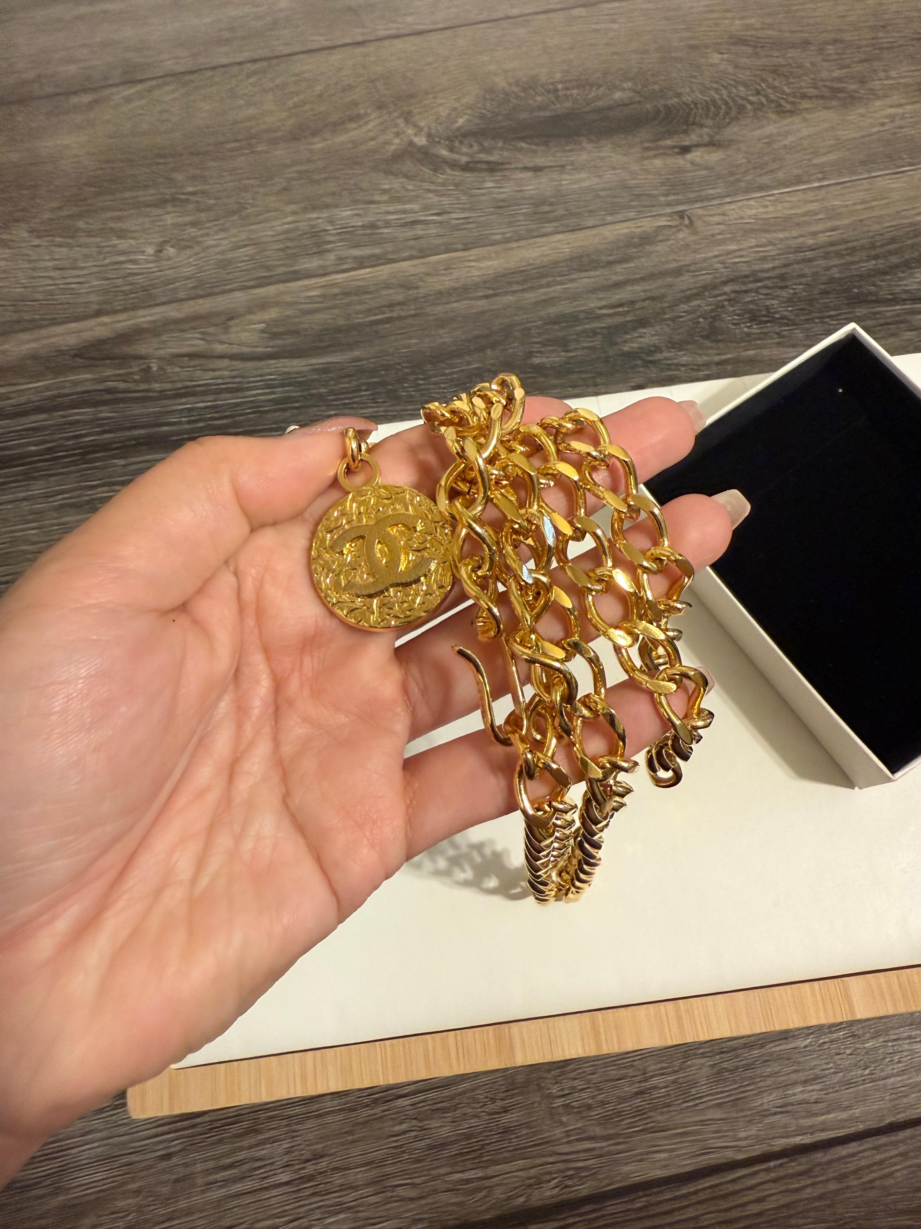 Chanel Vintage Gold 1982 Coin CC Chain Link Belt In Good Condition For Sale In Bellevue, WA