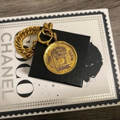 CHANEL Bracciale vintage in oro 31 Rue Cambon con catena di monete