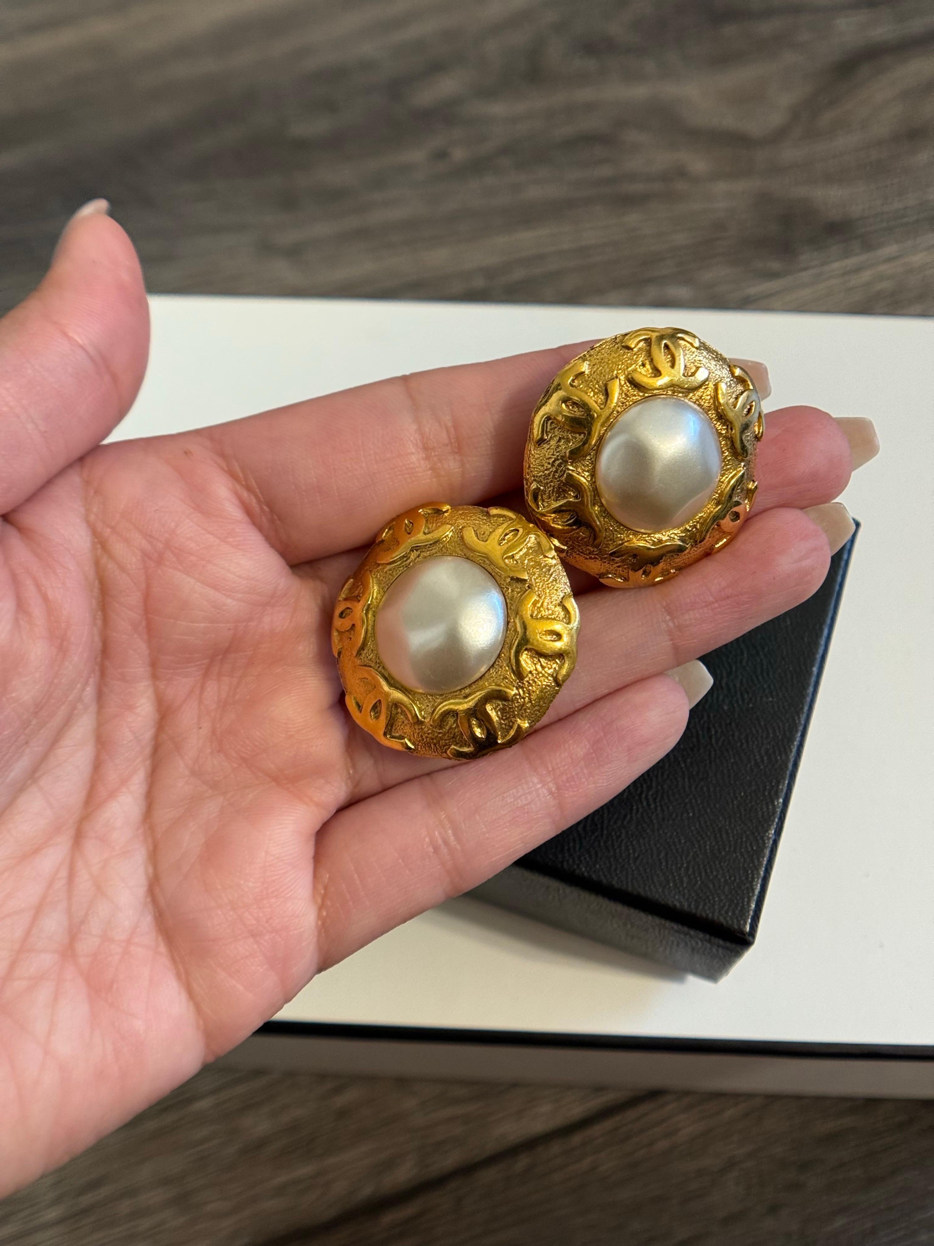 Women's or Men's Chanel Vintage Gold and Pearl CC Logo Statement Clip On Circle Earrings For Sale