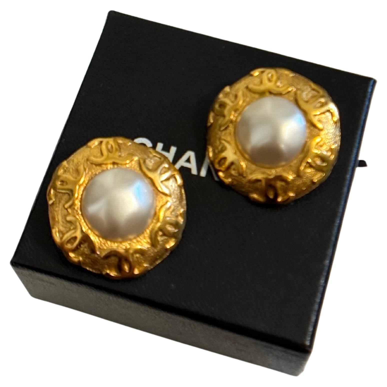 Chanel Vintage Gold and Pearl CC Logo Statement Clip On Circle Earrings For Sale