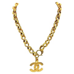 CHANEL Vintage Gold CC Chain Link Pendant Necklace
