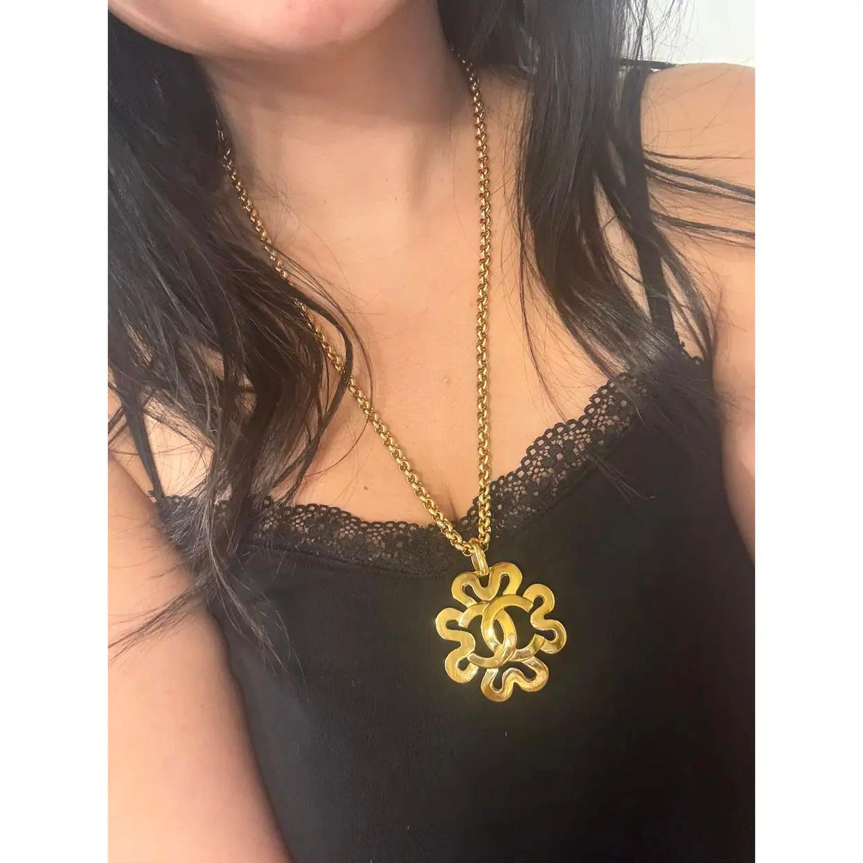 CHANEL Collar Colgante Cadena Trébol CC Oro Vintage en Bueno estado para la venta en Bellevue, WA