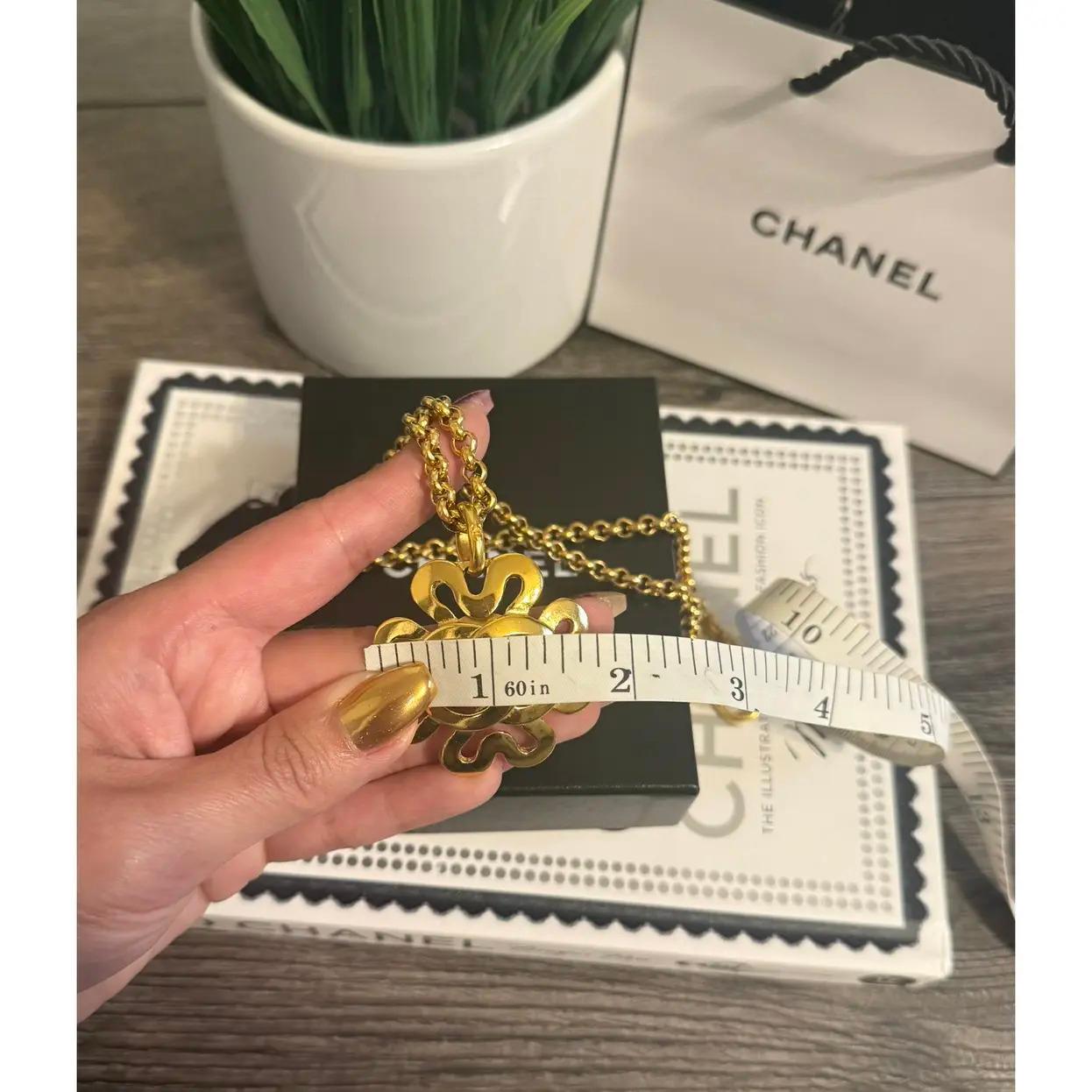 CHANEL Collar Colgante Cadena Trébol CC Oro Vintage en venta 1
