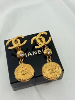 CHANEL Vintage Gold CC Münze Kristall Tropfen Clip auf Ohrringe