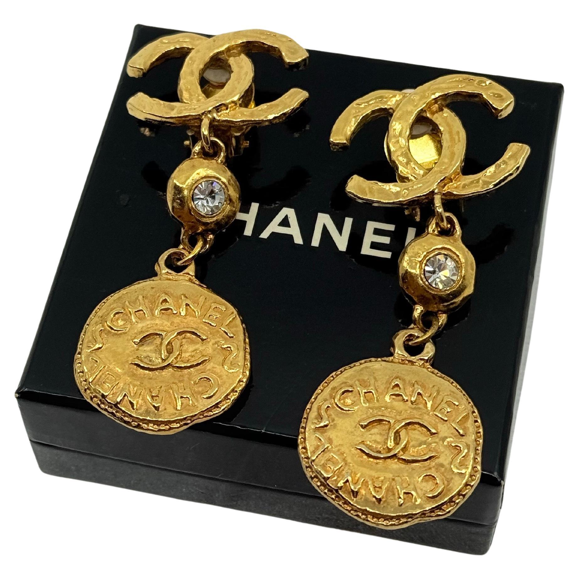 CHANEL Vintage Gold CC Coin Crystal Drop Clip On Earrings im Angebot