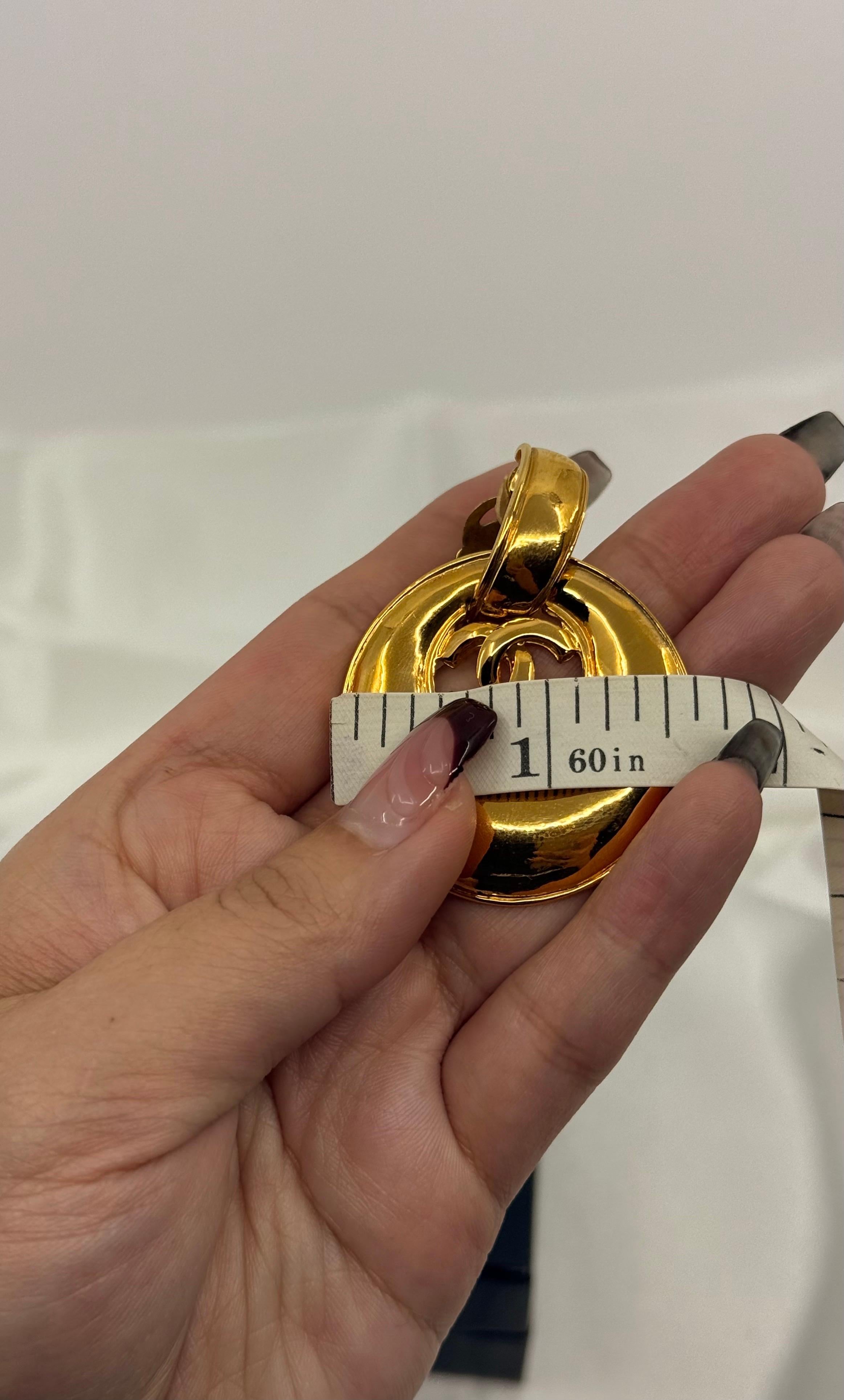 Chanel Vintage Gold CC Crescent Hoop Dangle Clip On Ohrringe im Angebot 6