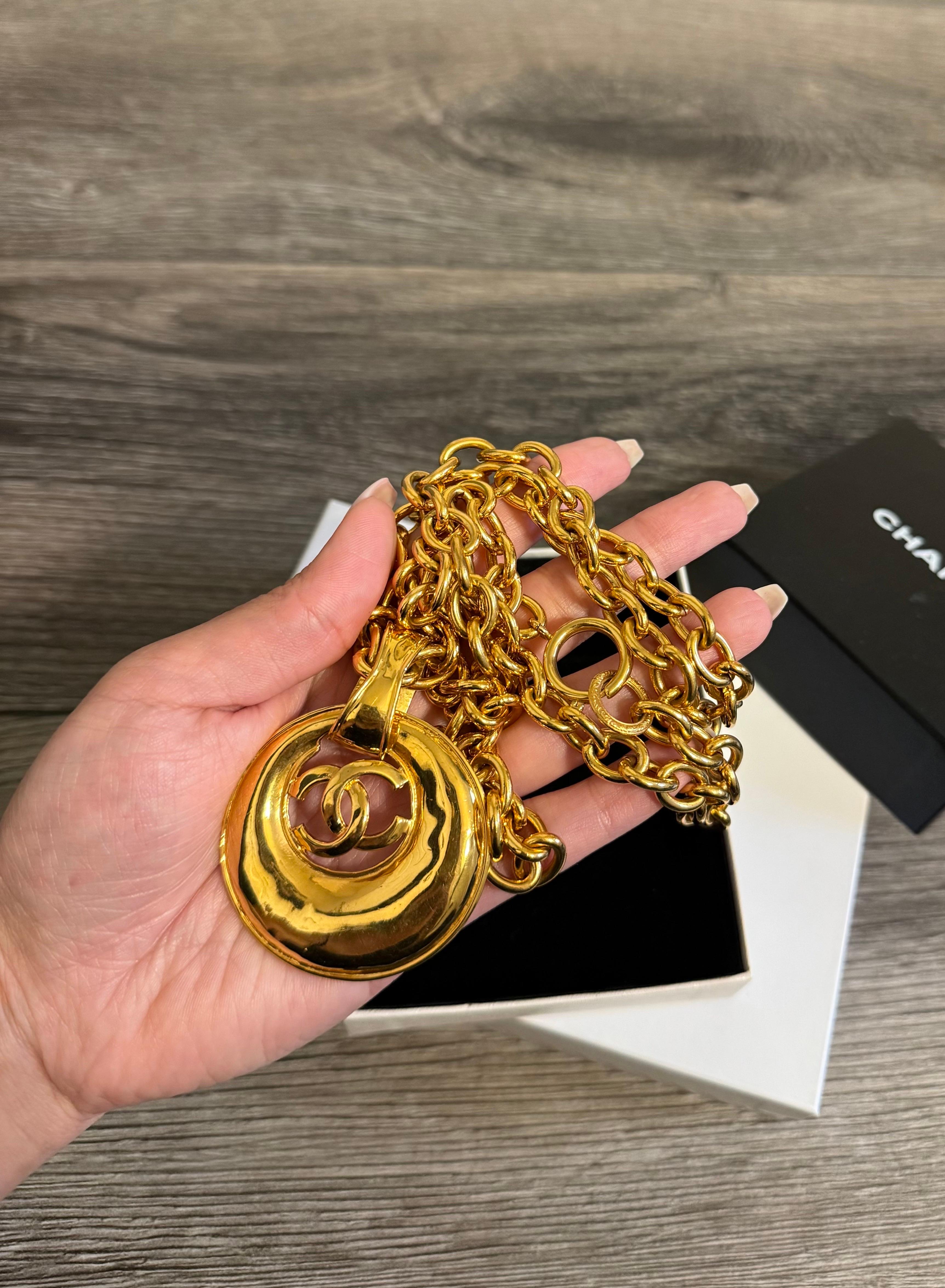 CHANEL Vintage Gold CC Crescent Pendant Chain Necklace For Sale 6