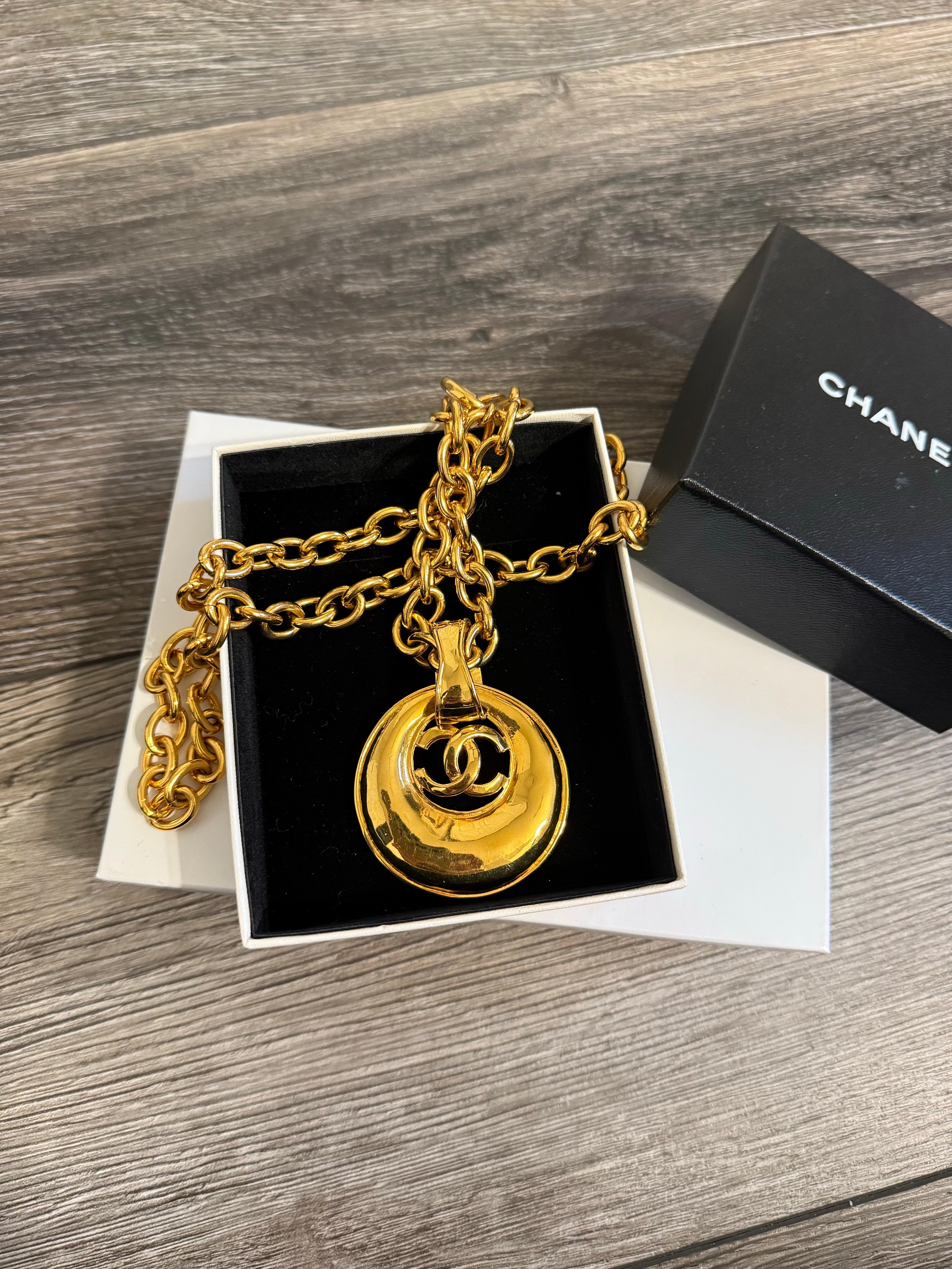 CHANEL Vintage Gold CC Crescent Pendant Chain Necklace For Sale 7