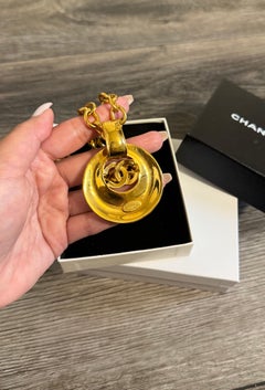 CHANEL Vintage Gold CC Crescent Pendant Chain Necklace