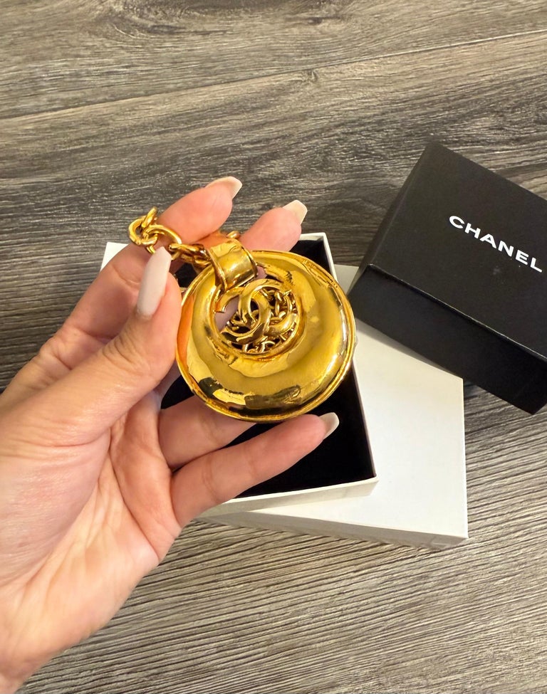 CHANEL Vintage Gold CC Crescent Pendant Chain Necklace photo 3