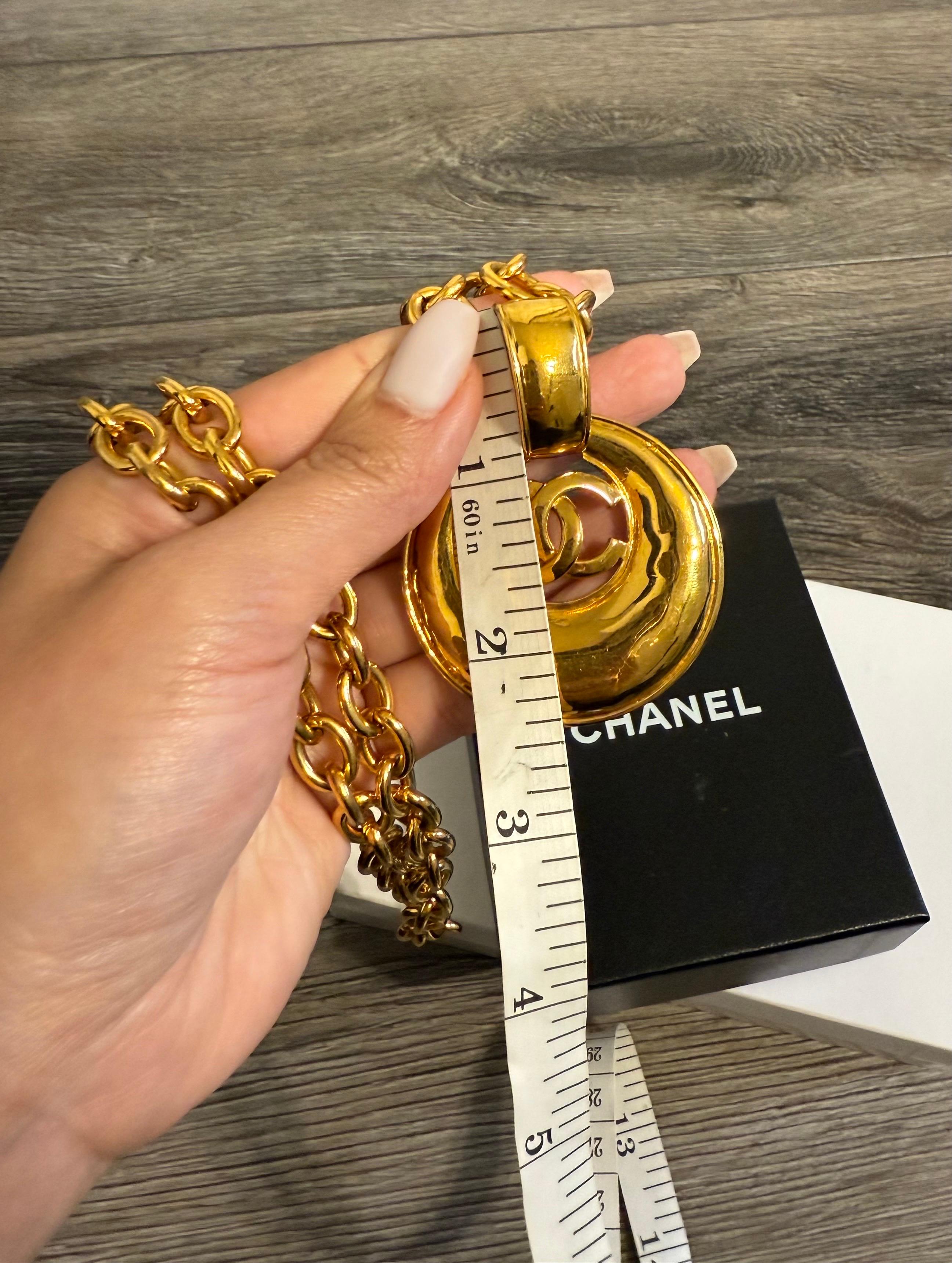 CHANEL Vintage Gold CC Crescent Pendant Chain Necklace For Sale 3