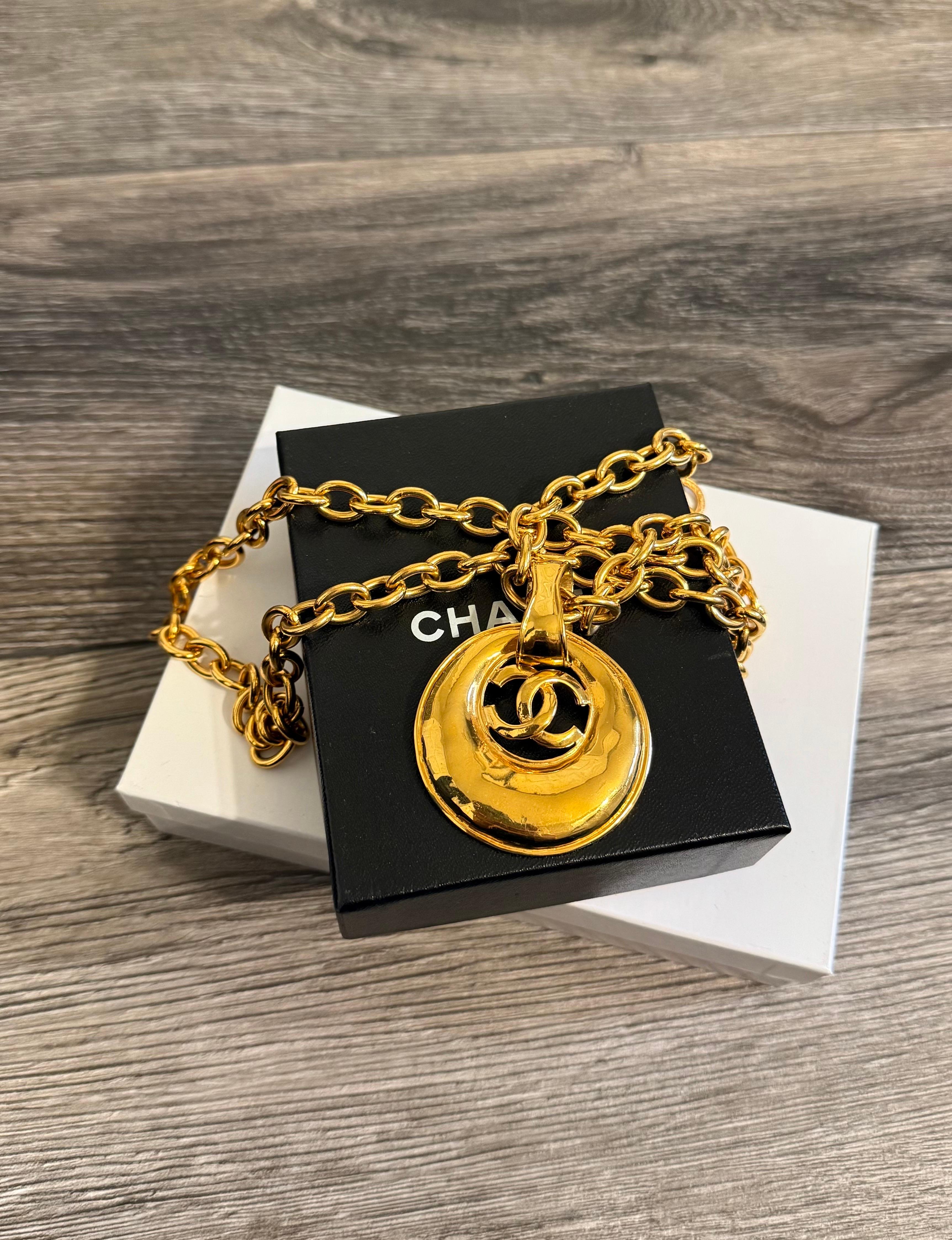 CHANEL Vintage Gold CC Crescent Pendant Chain Necklace For Sale 5