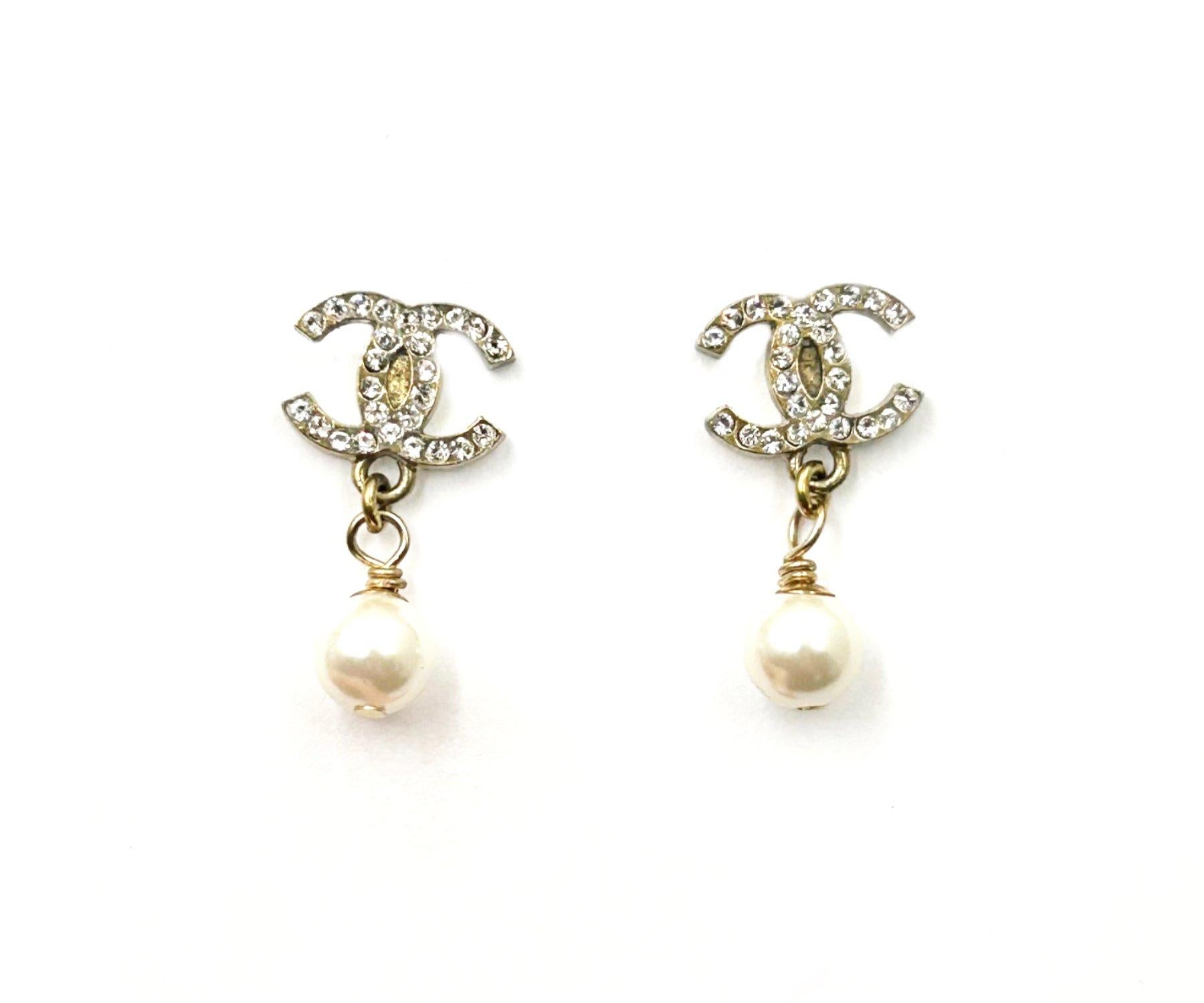 Chanel Vintage Gold CC Crystal Pearl Drop Dangle Piercing Earrings

*Marked 04
*Made in France

-It is approximately 1.1