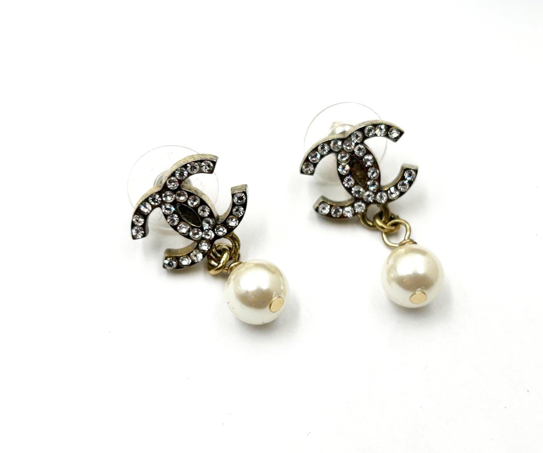 Chanel Vintage Gold CC Crystal Pearl Dangle Piercing Earrings In Excellent Condition In Pasadena, CA