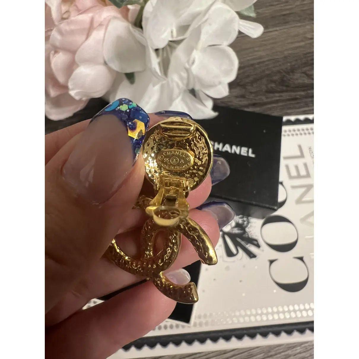 CHANEL Vintage Gold CC Dangle Clip On Ohrringe, circa 1995 im Angebot 1