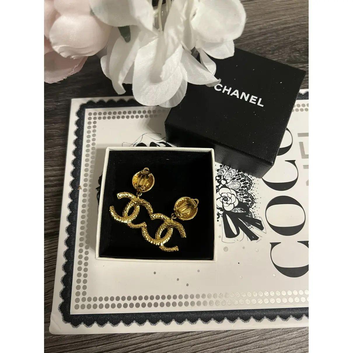 CHANEL Vintage Gold CC Dangle Clip On Ohrringe, circa 1995 im Angebot 2