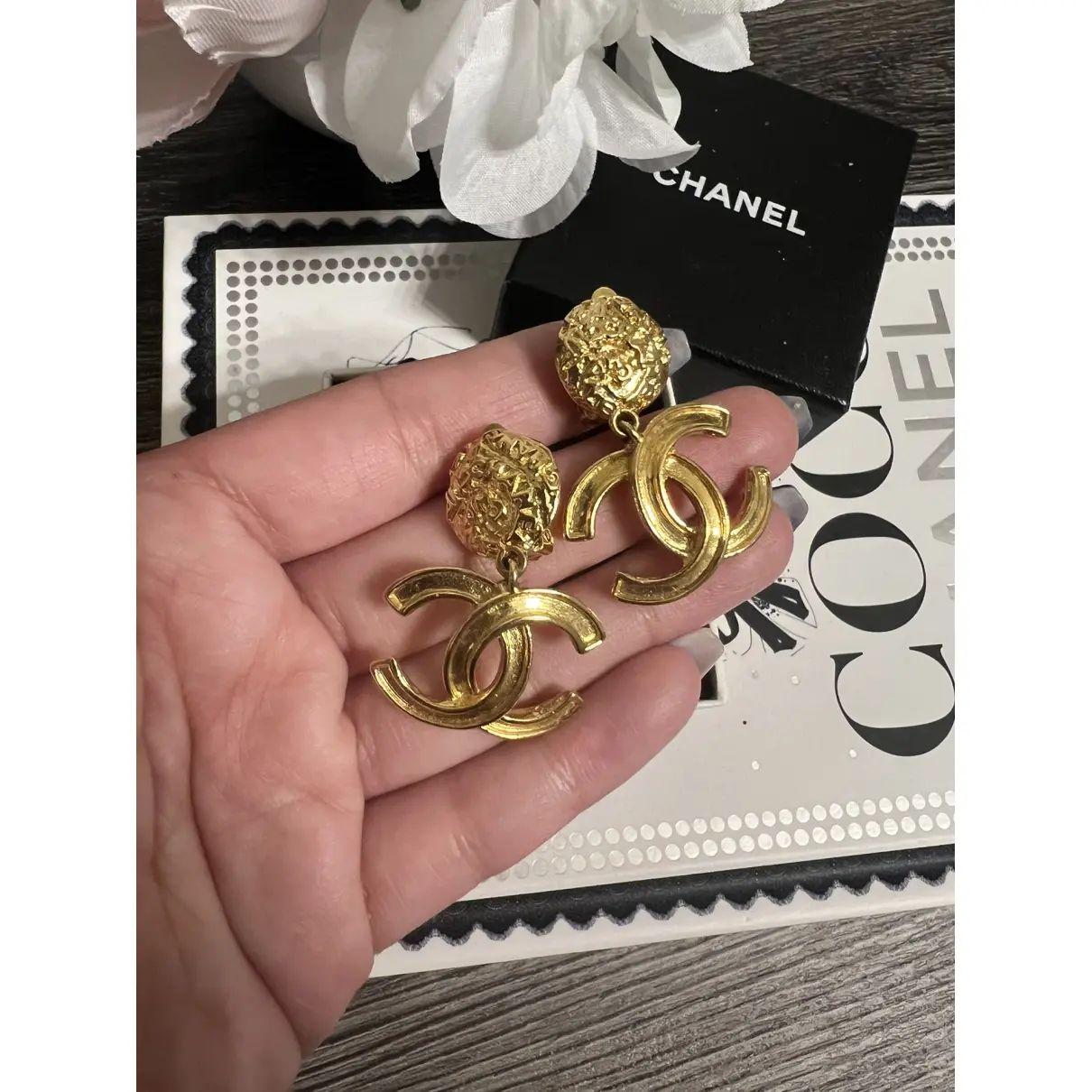CHANEL Vintage Gold CC Dangle Clip On Ohrringe, circa 1995 im Angebot 4