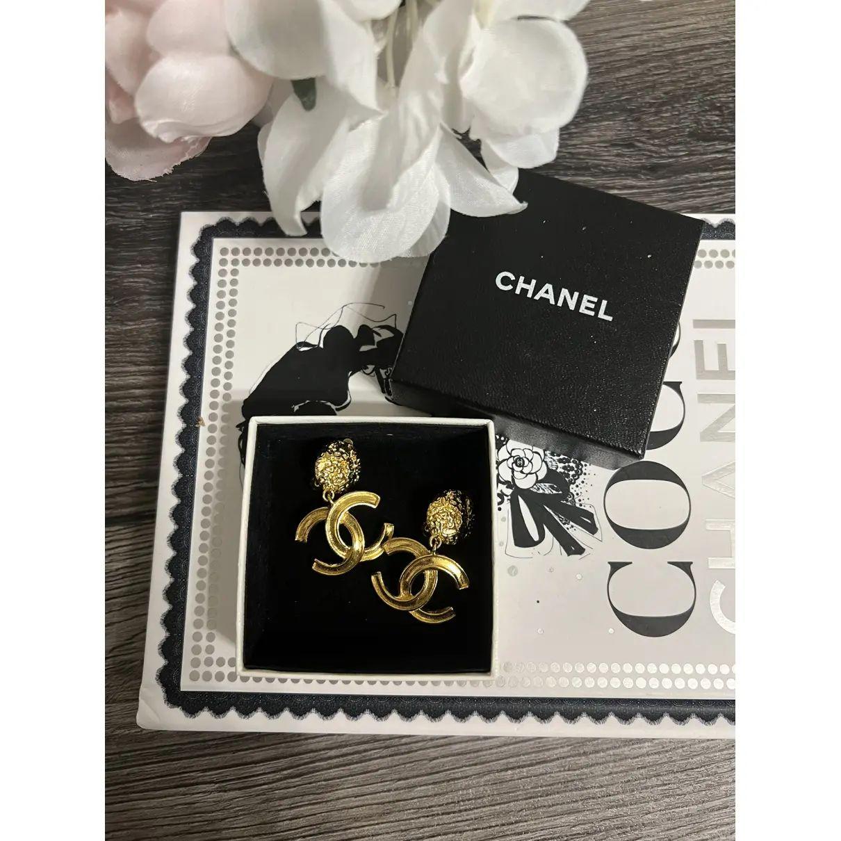 CHANEL Vintage Gold CC Dangle Clip On Ohrringe, circa 1995 im Angebot 5
