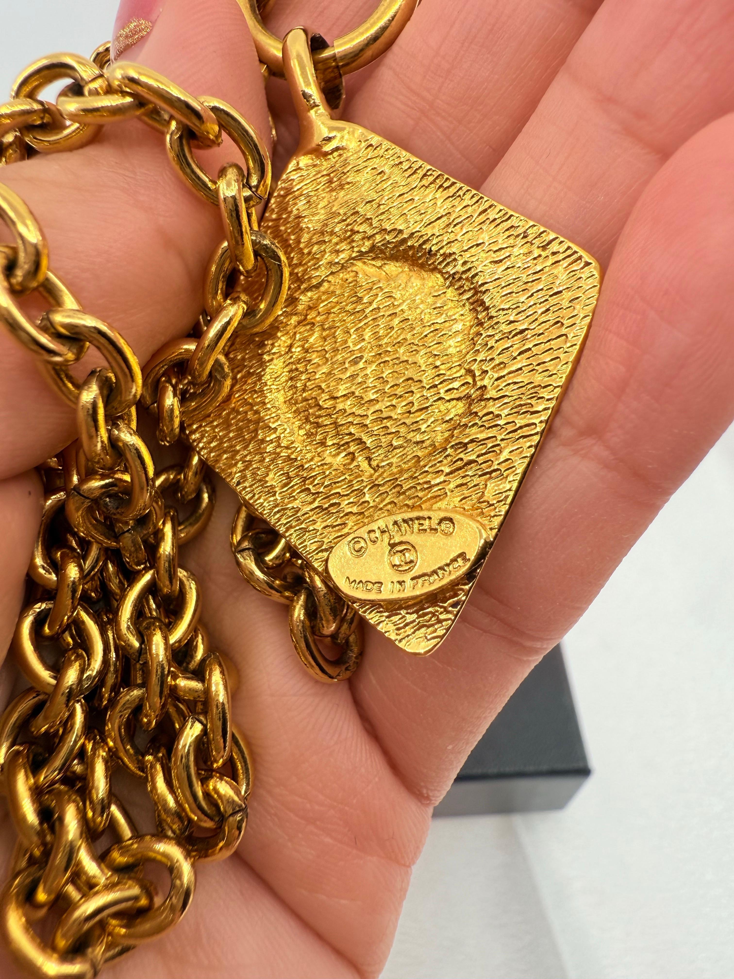 CHANEL Vintage Gold CC Diamond Shape Anhänger Halskette im Angebot 1