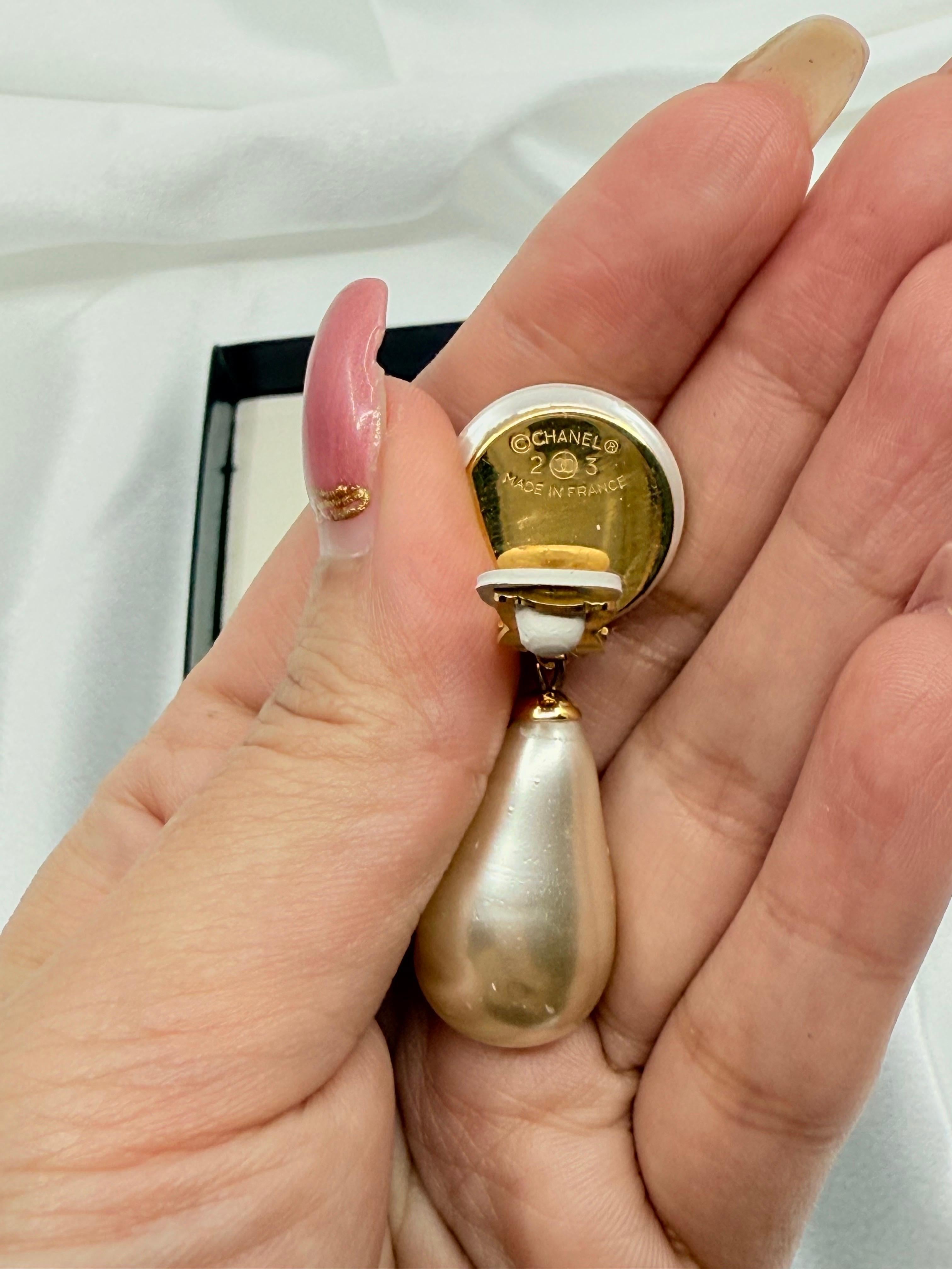 Chanel Vintage Gold CC Faux Pearl Dangle Clip On Earrings For Sale 6