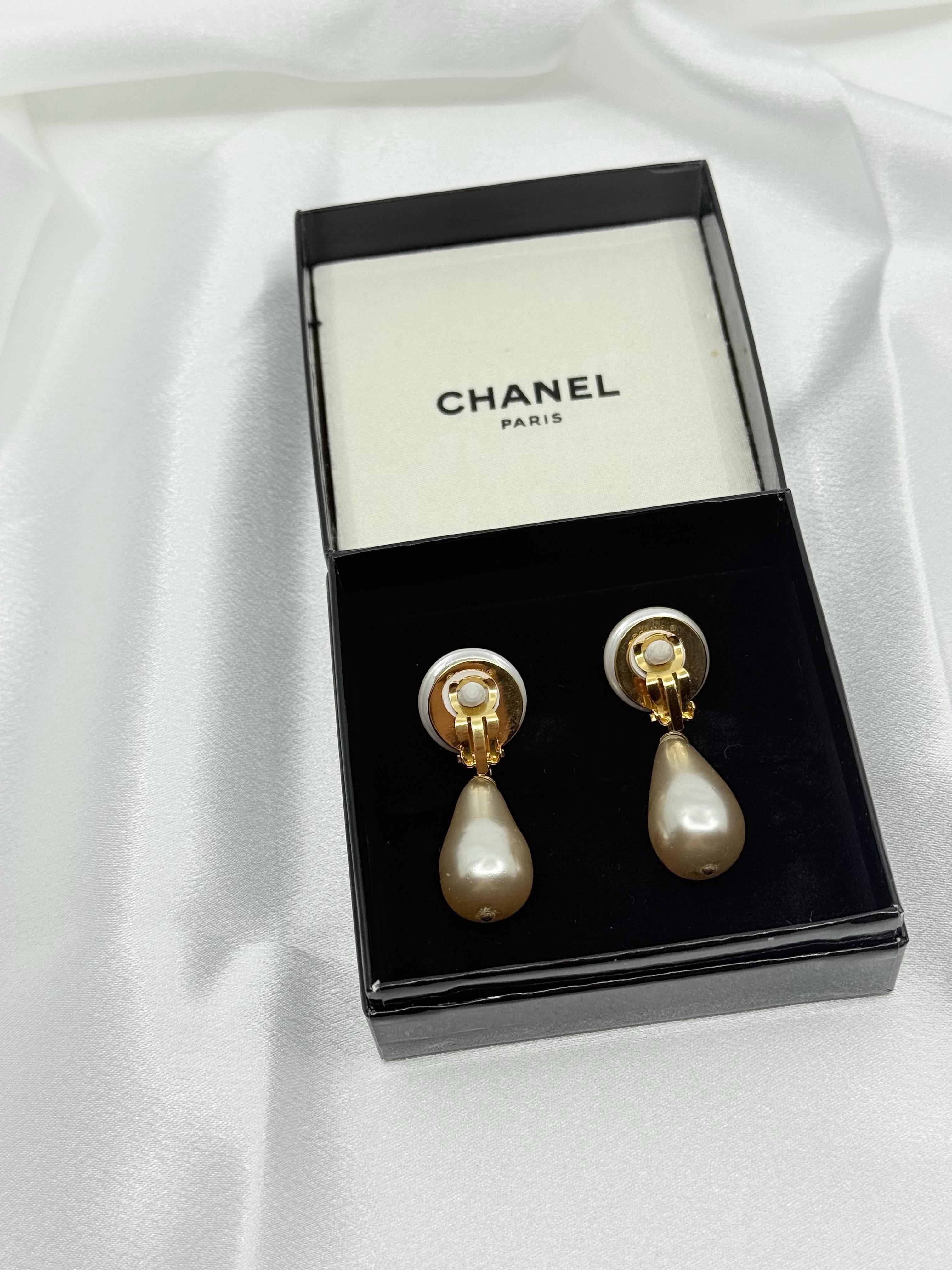 Chanel Vintage Gold CC Faux Pearl Dangle Clip On Earrings For Sale 7