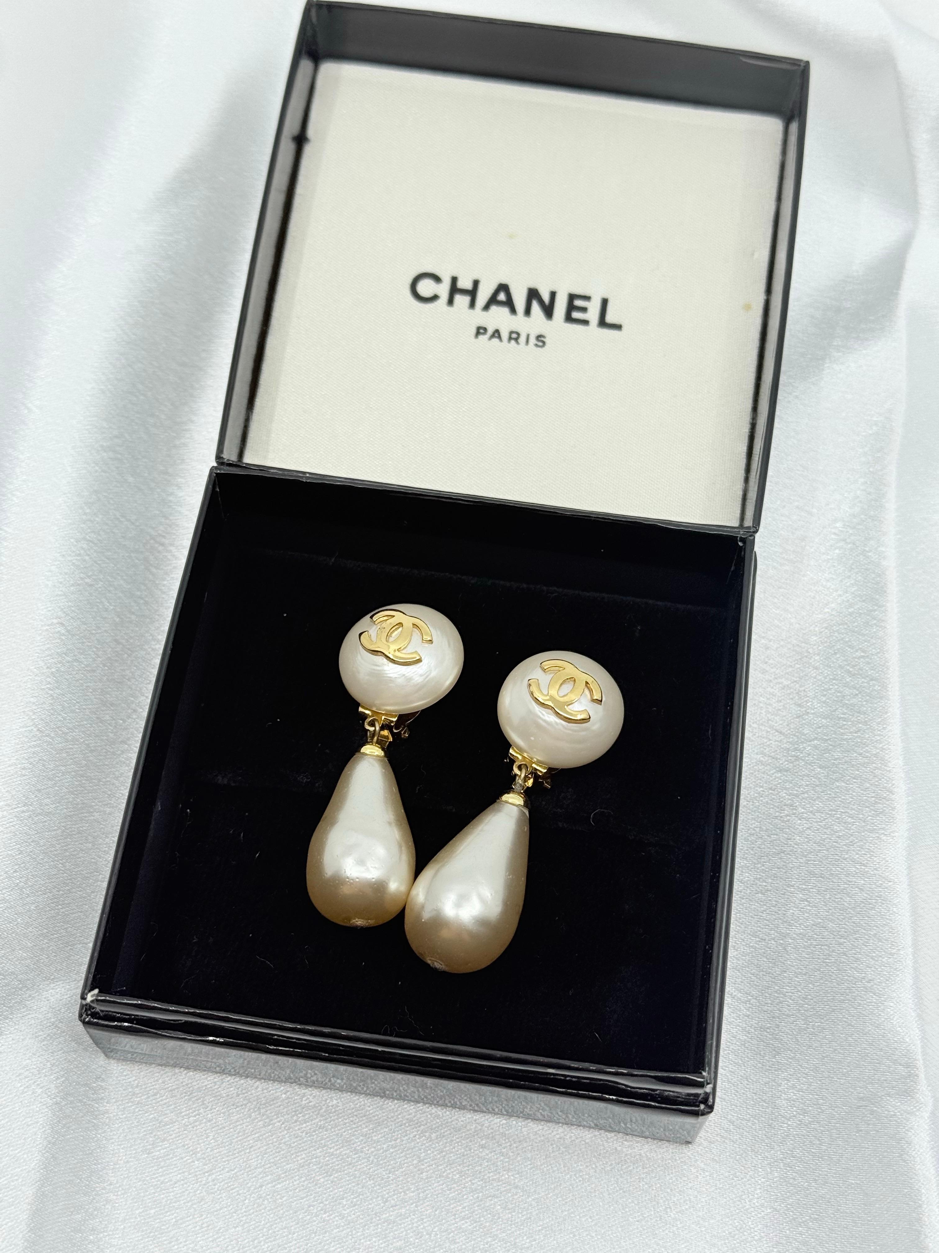 Chanel Vintage Gold CC Faux Pearl Dangle Clip On Earrings For Sale 9