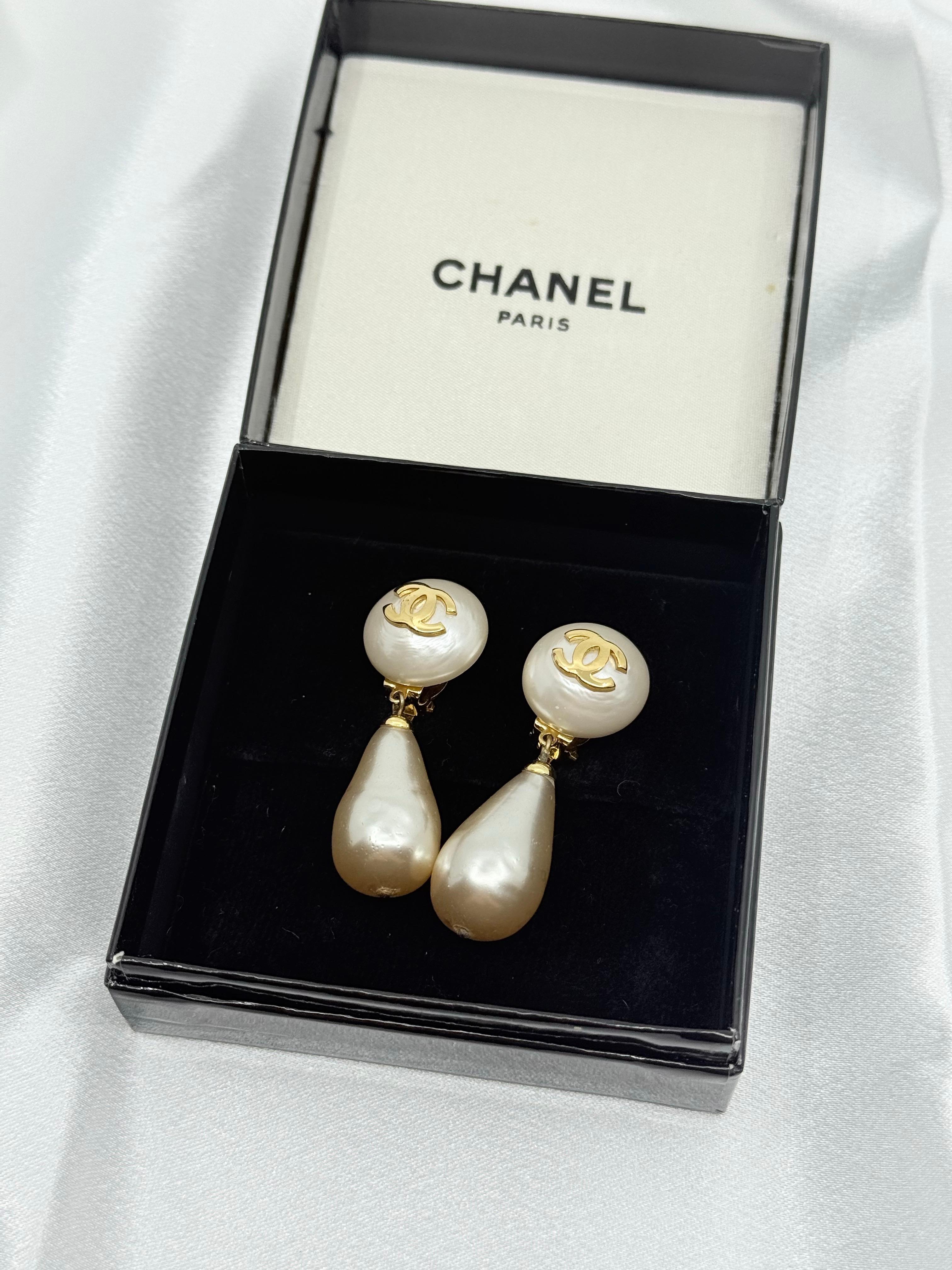 DETAILS:
Hallmark: CHANEL
Made in France
Collection 23
The earrings are in good condition showing minimal wear
Comes with box

IMPORTANT INFORMATION:
This item is a pre-owned vintage piece and may show signs of wear consistent with its age. We have