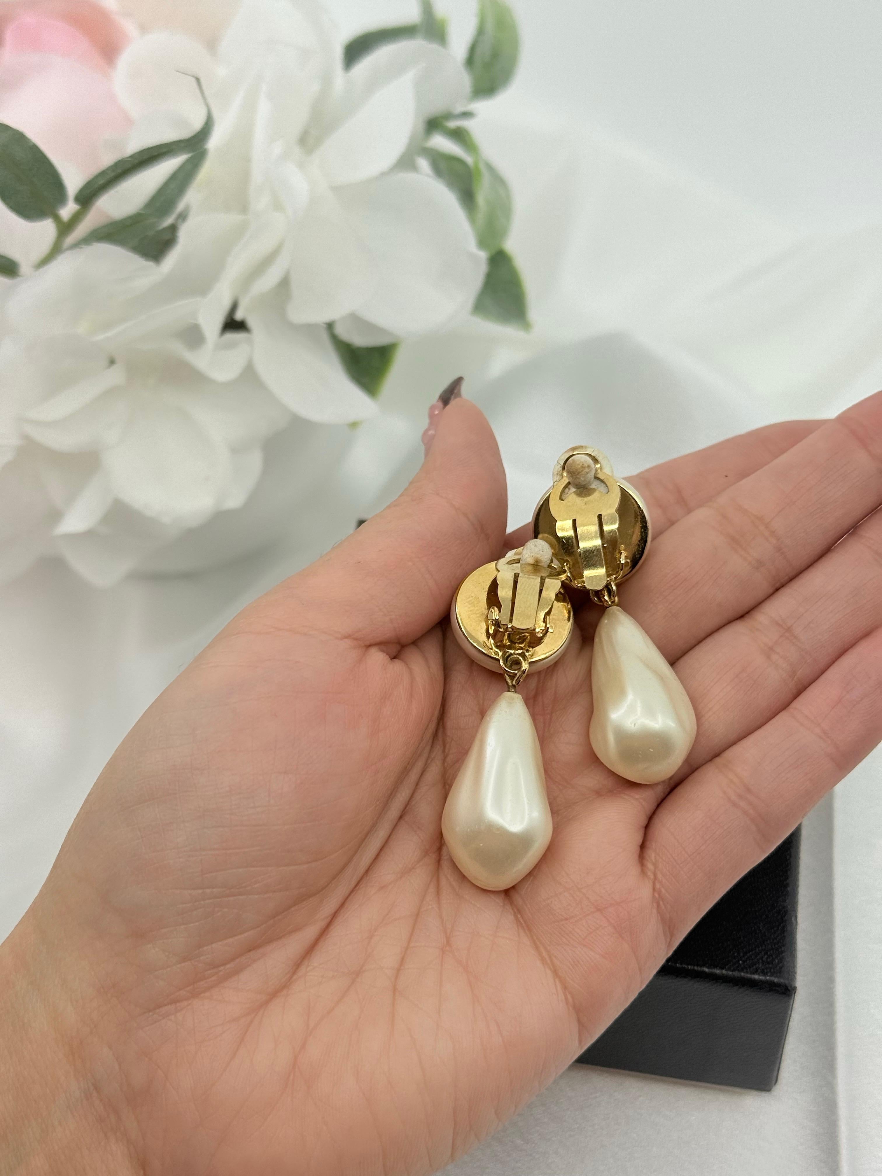 Chanel Vintage Gold CC Faux Pearl Dangle Clip On Earrings For Sale 1