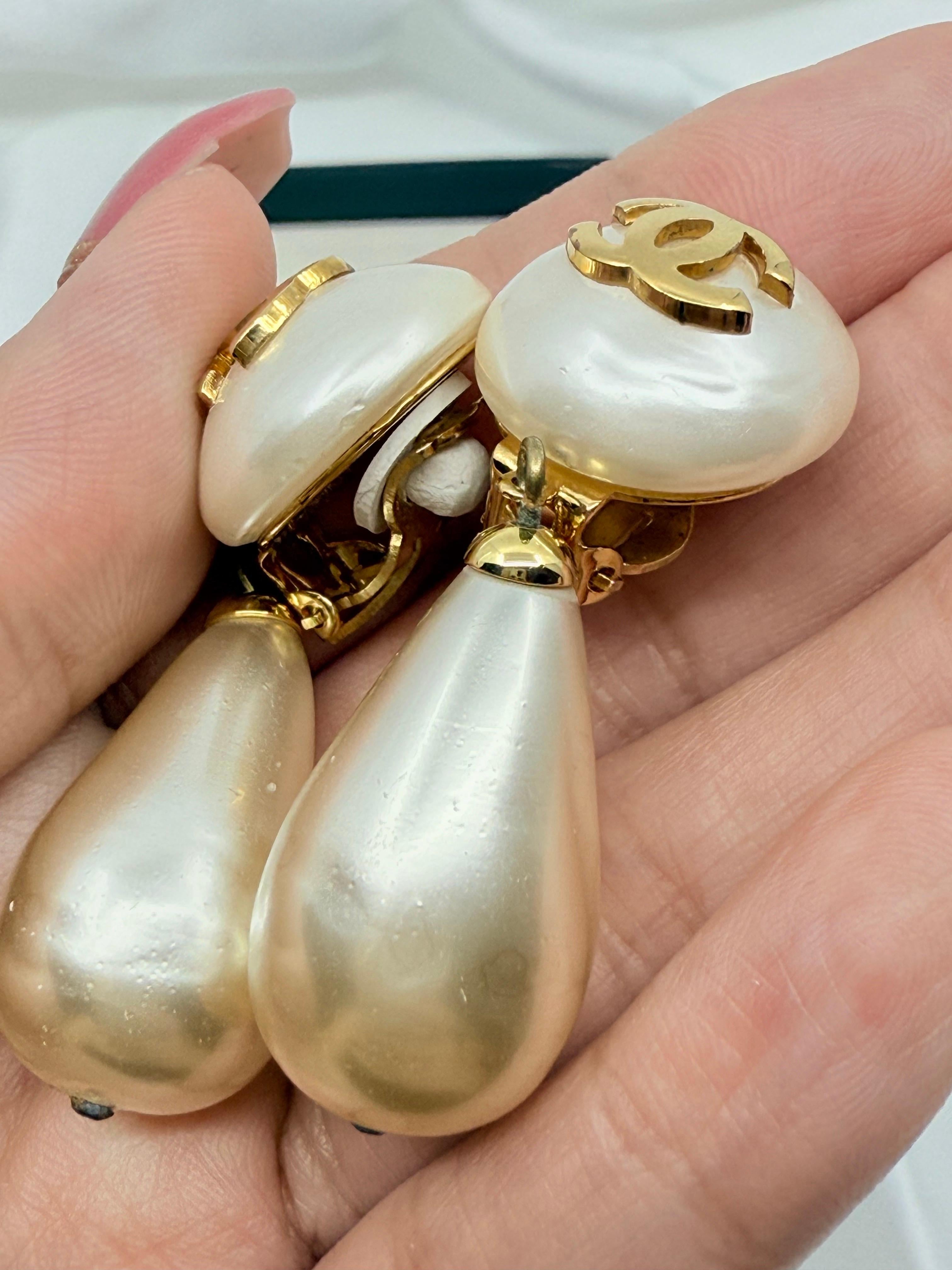 Chanel Vintage Gold CC Faux Pearl Dangle Clip On Earrings For Sale 1