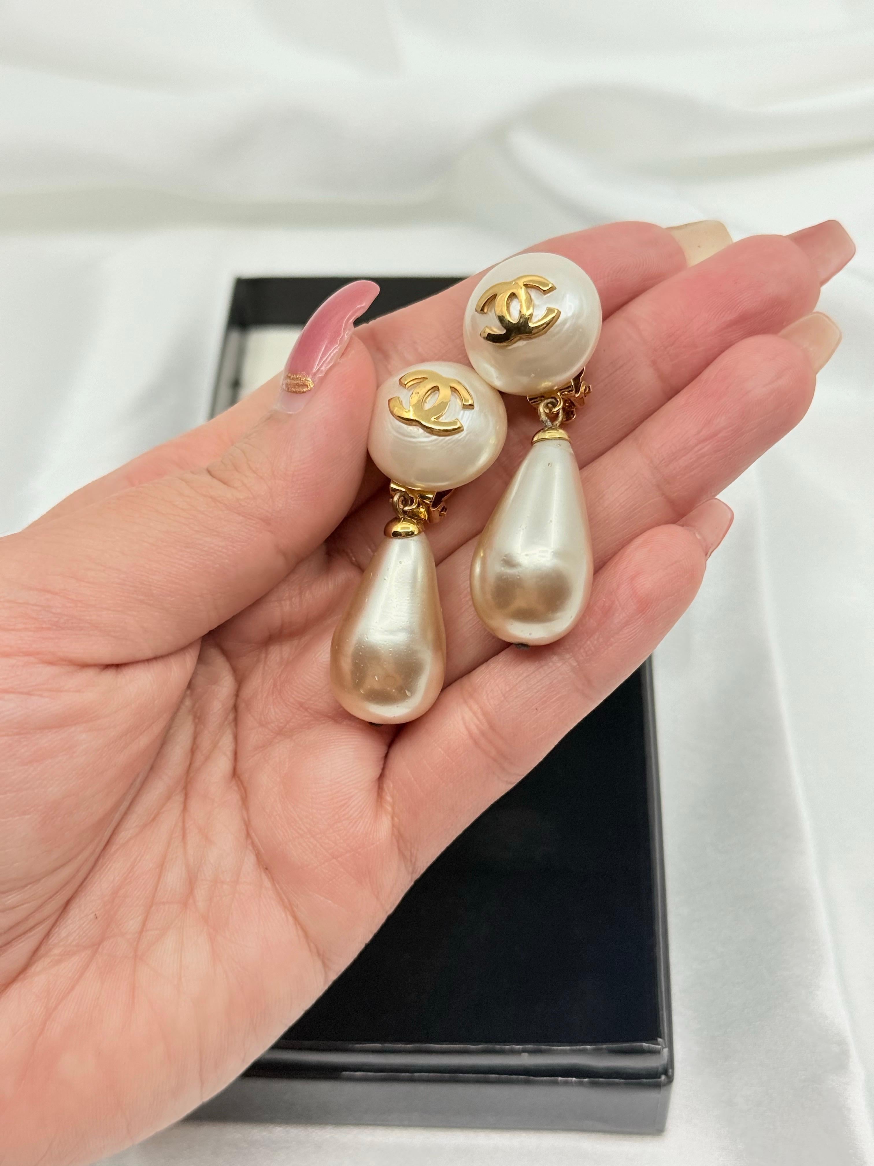 Chanel Vintage Gold CC Faux Pearl Dangle Clip On Earrings For Sale 2