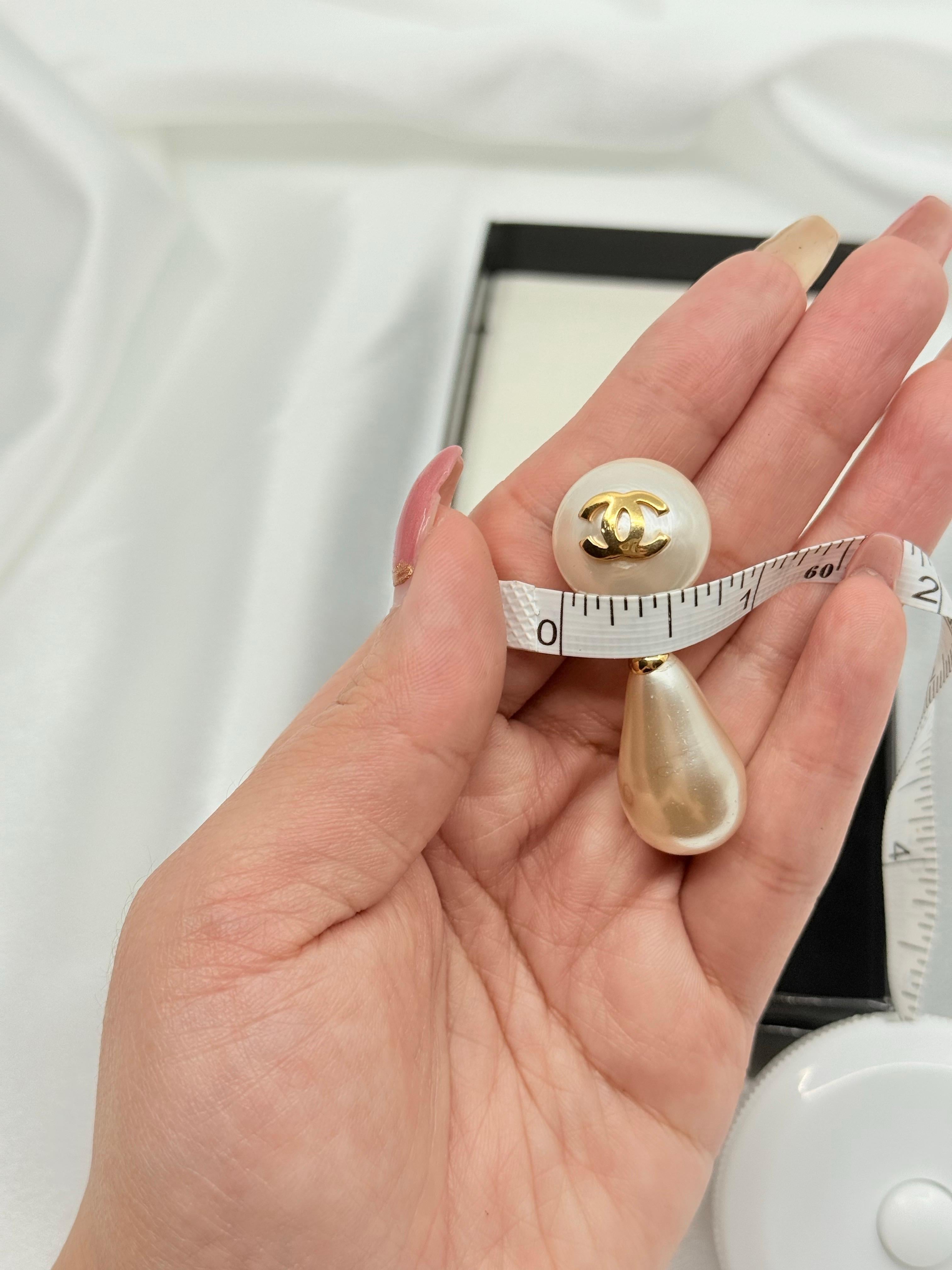 Chanel Vintage Gold CC Faux Pearl Dangle Clip On Earrings For Sale 4