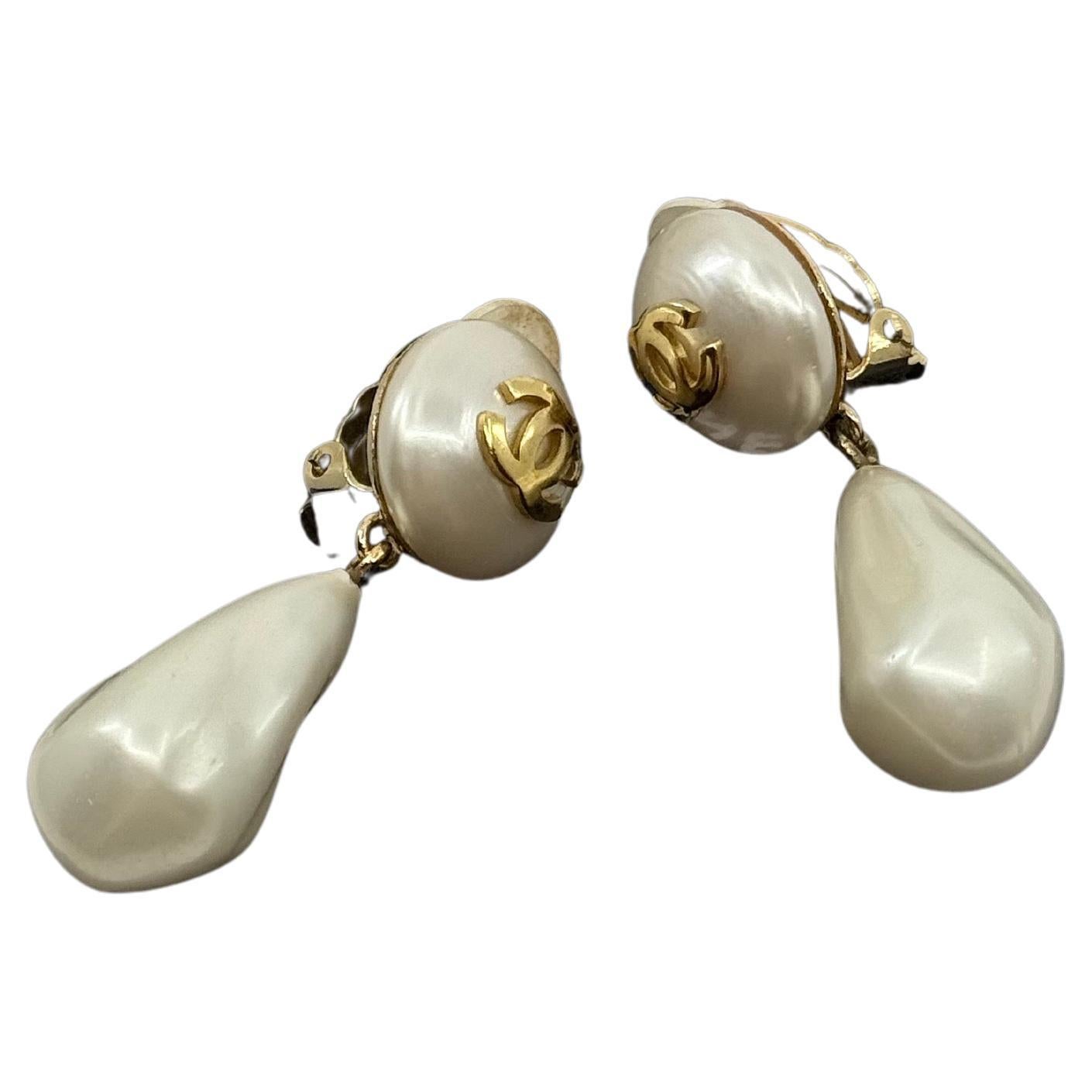 Orecchini a clip con perle finte Chanel Vintage Gold CC