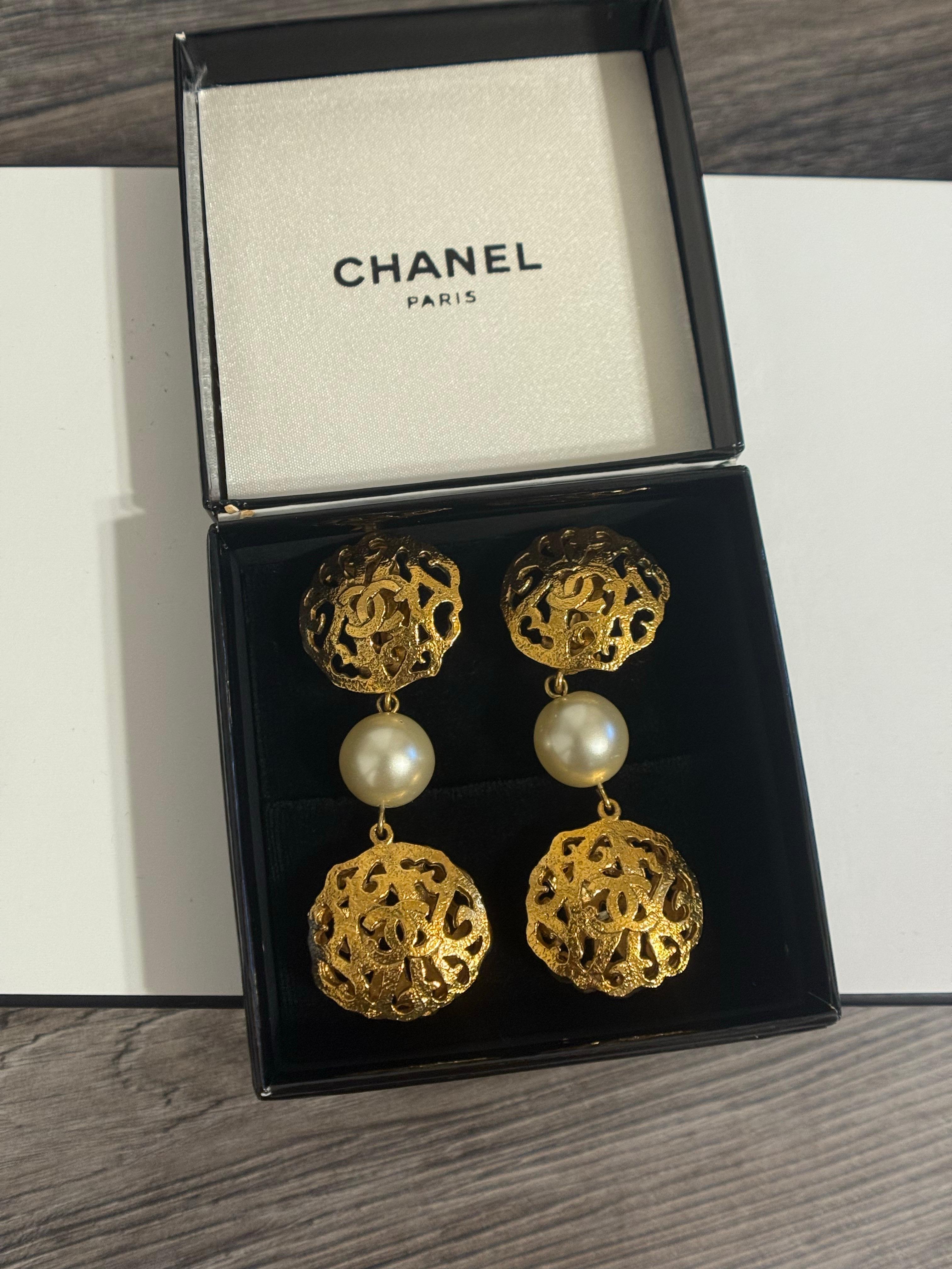 CHANEL Vintage Gold CC Filigree and Pearl Dangle Clip On Earrings For Sale 7