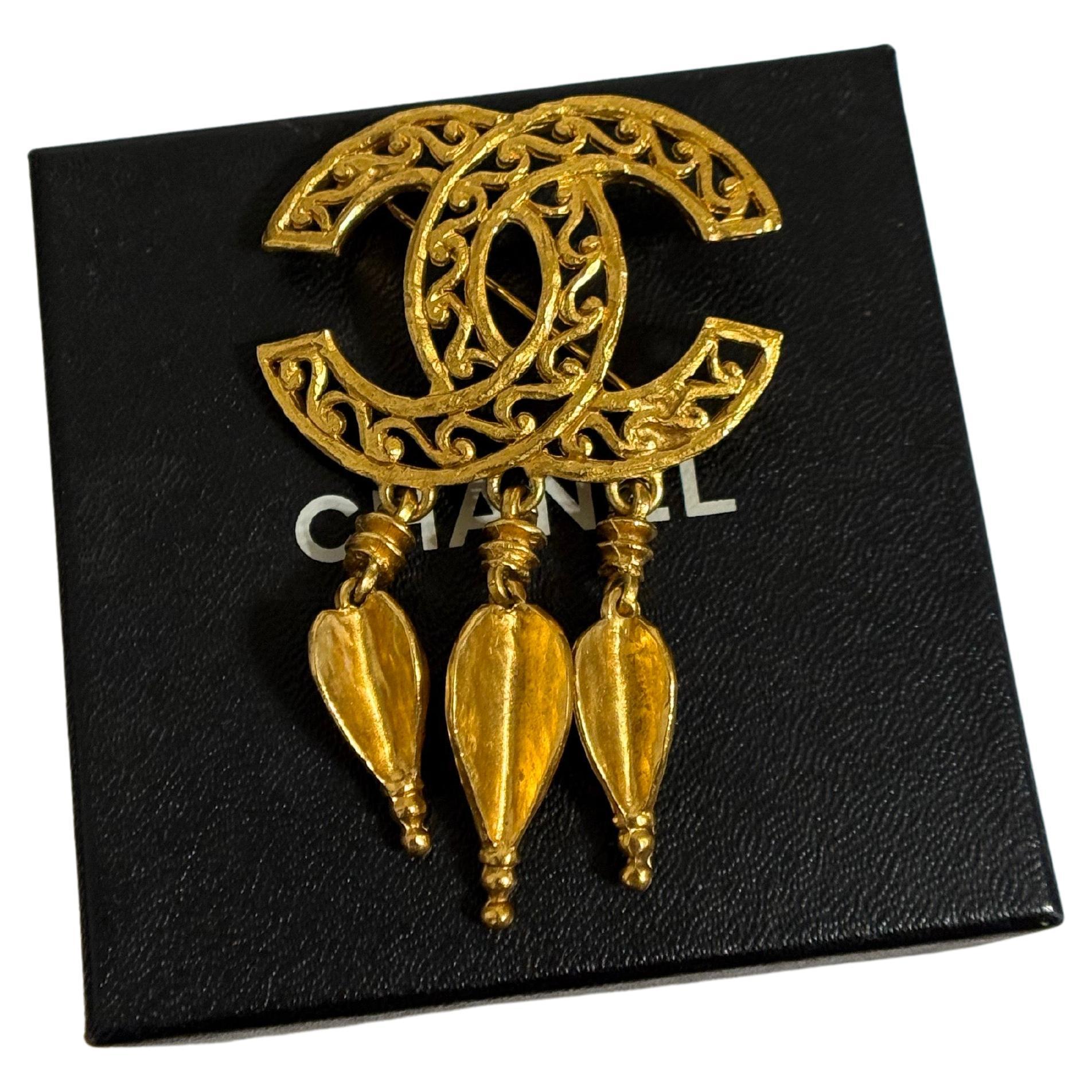 CHANEL Vintage Gold CC Filigree Brooch For Sale